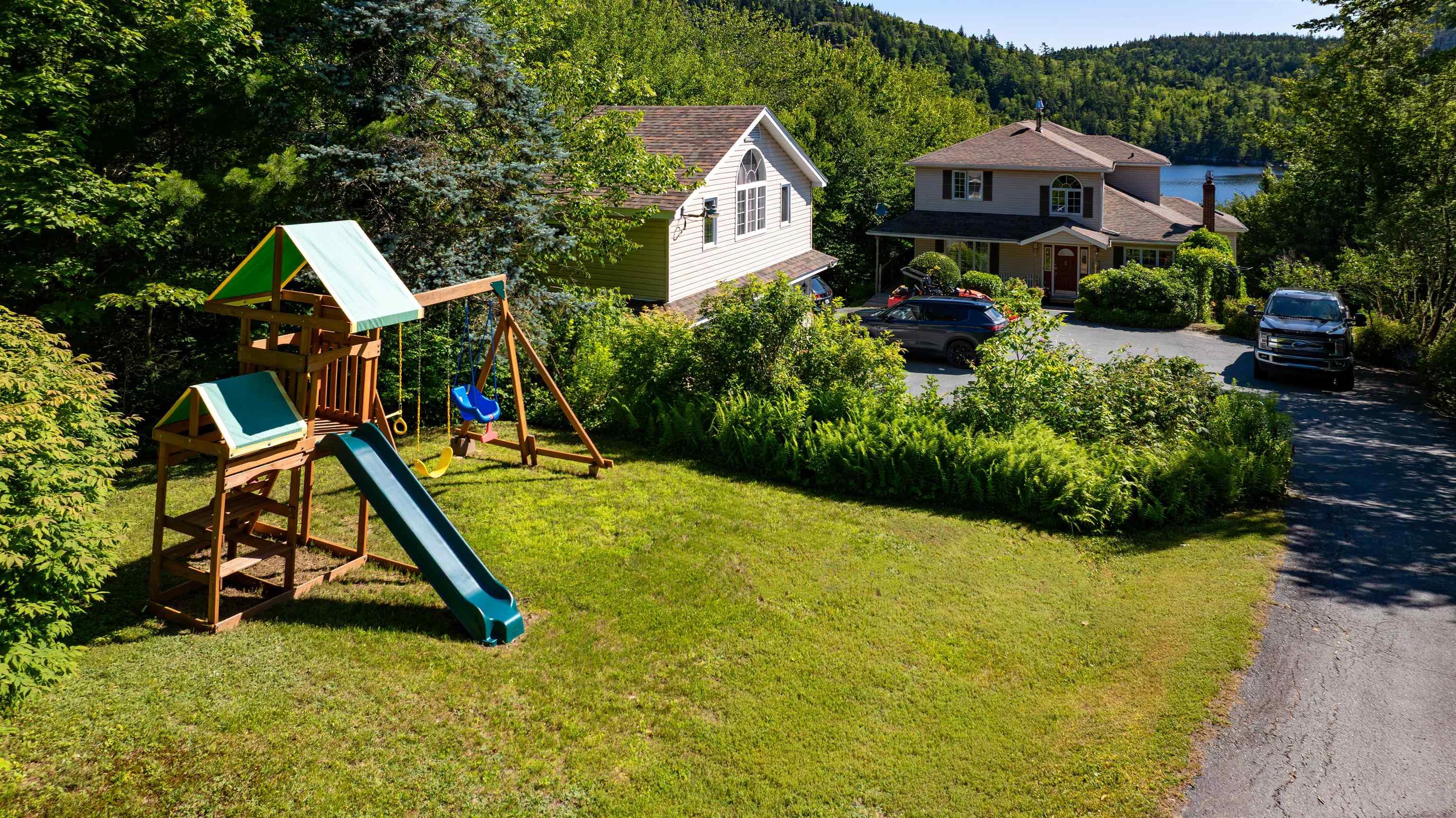 Thumbnail image for 1581 Myra Road MLS<sup>®</sup> 202619314