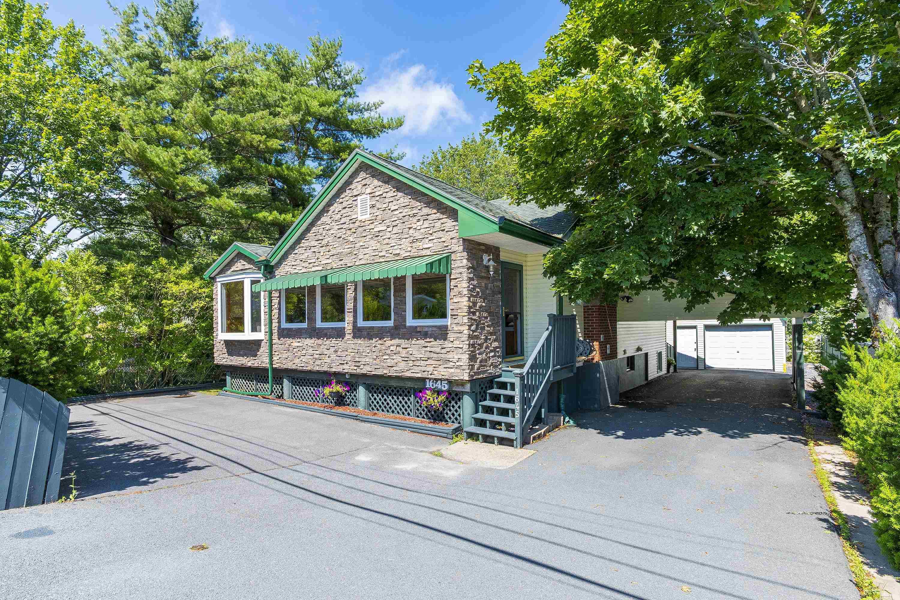 Thumbnail image for 1645 St Margarets Bay Road MLS<sup>®</sup> 202619445