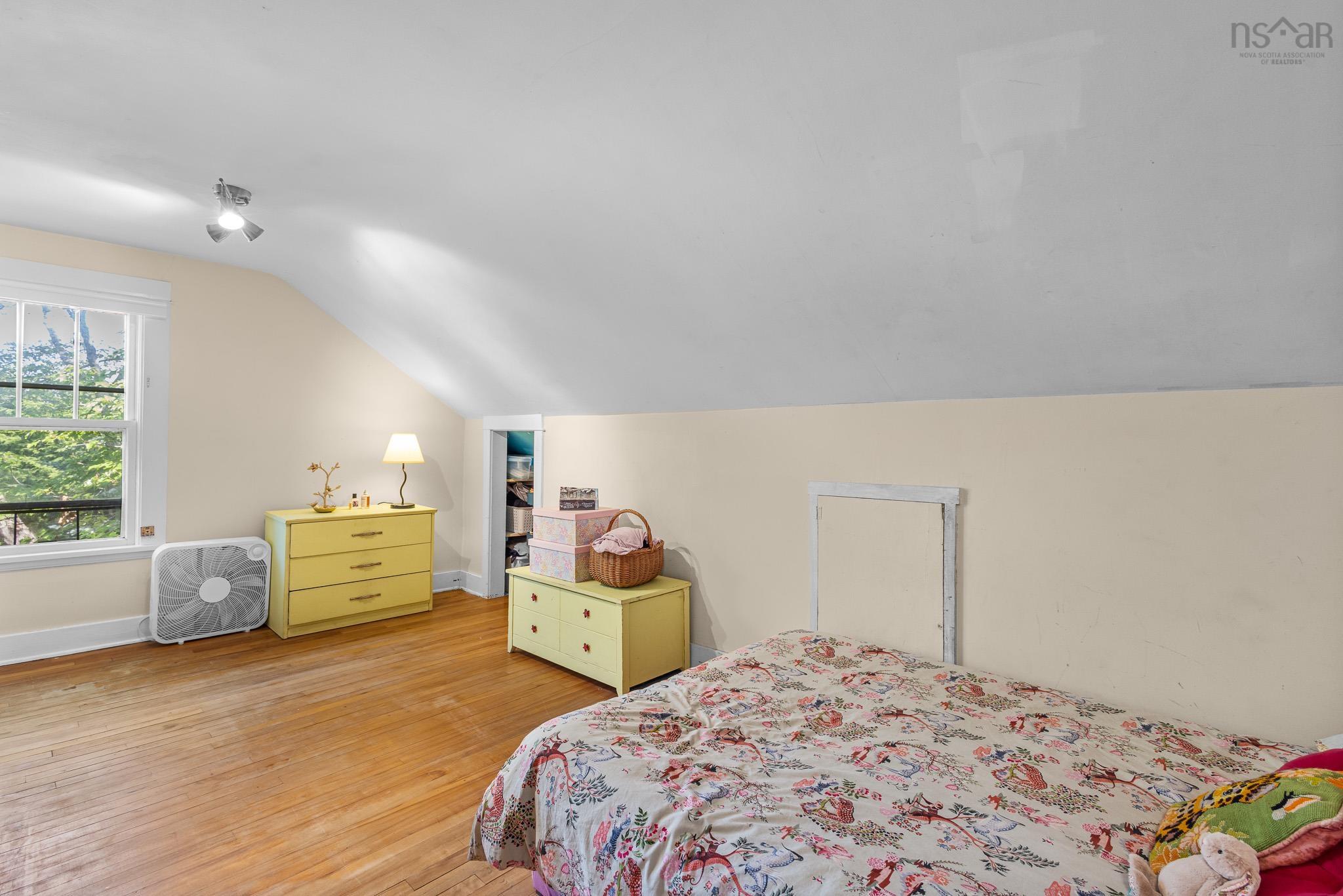 View image 18