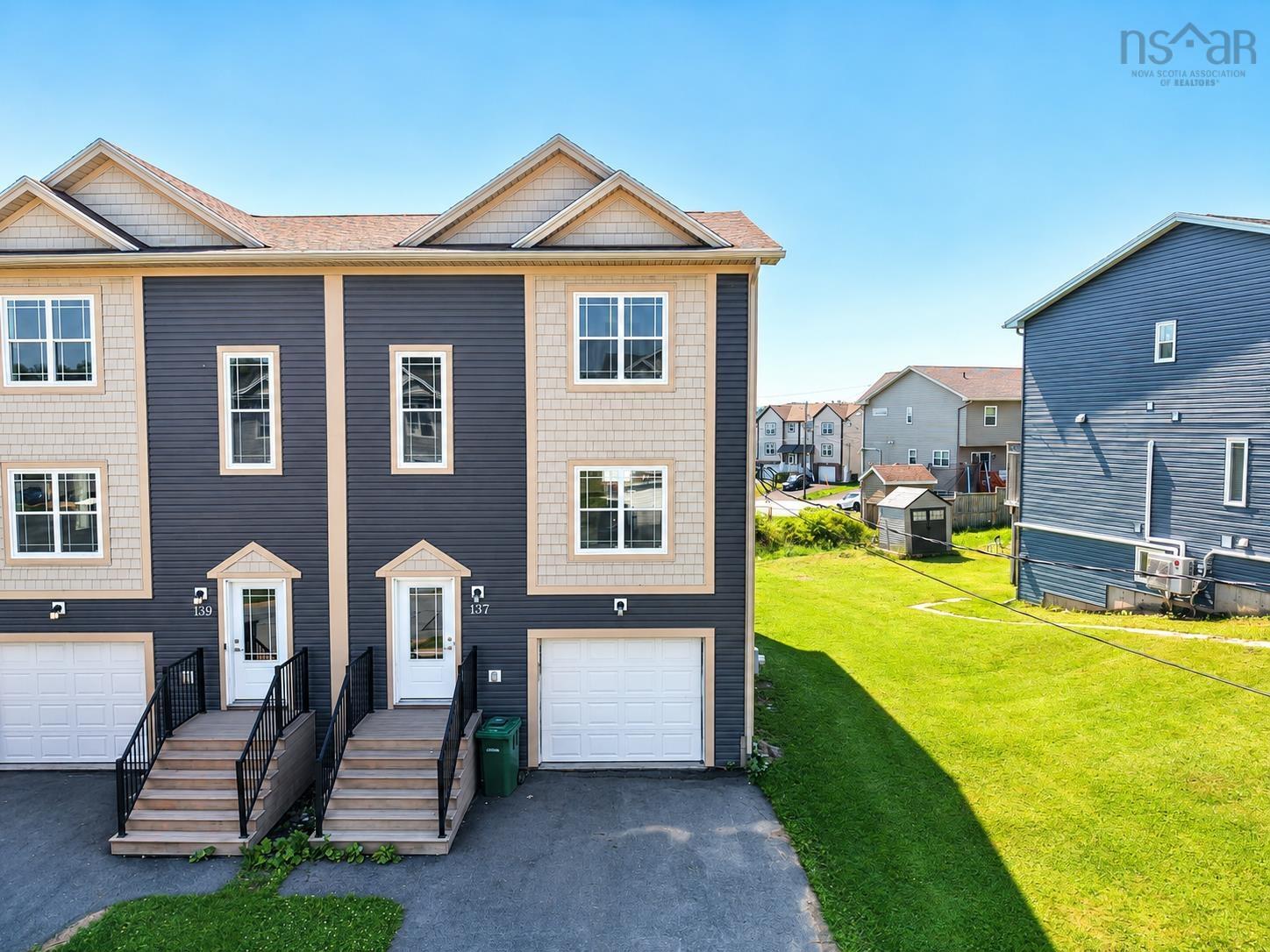 Thumbnail image for 137 EXECUTIVE Drive MLS<sup>®</sup> 202619942