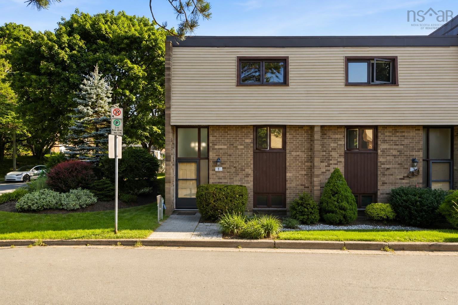 Thumbnail image for 1 Forestside Crescent MLS<sup>®</sup> 202619973