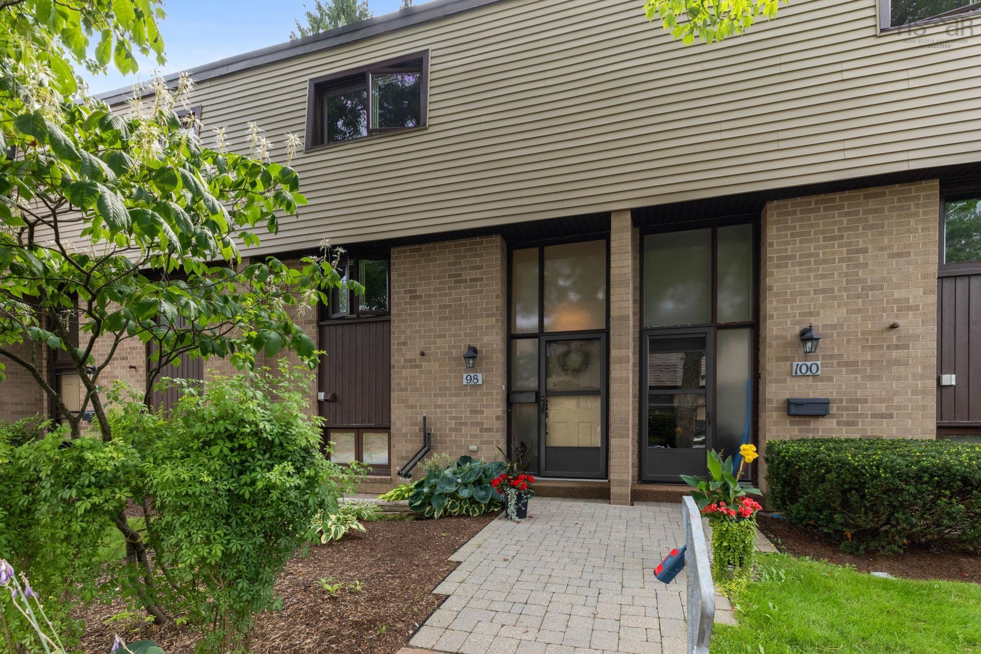 Thumbnail image for 98 Forestside Crescent MLS<sup>®</sup> 202620638