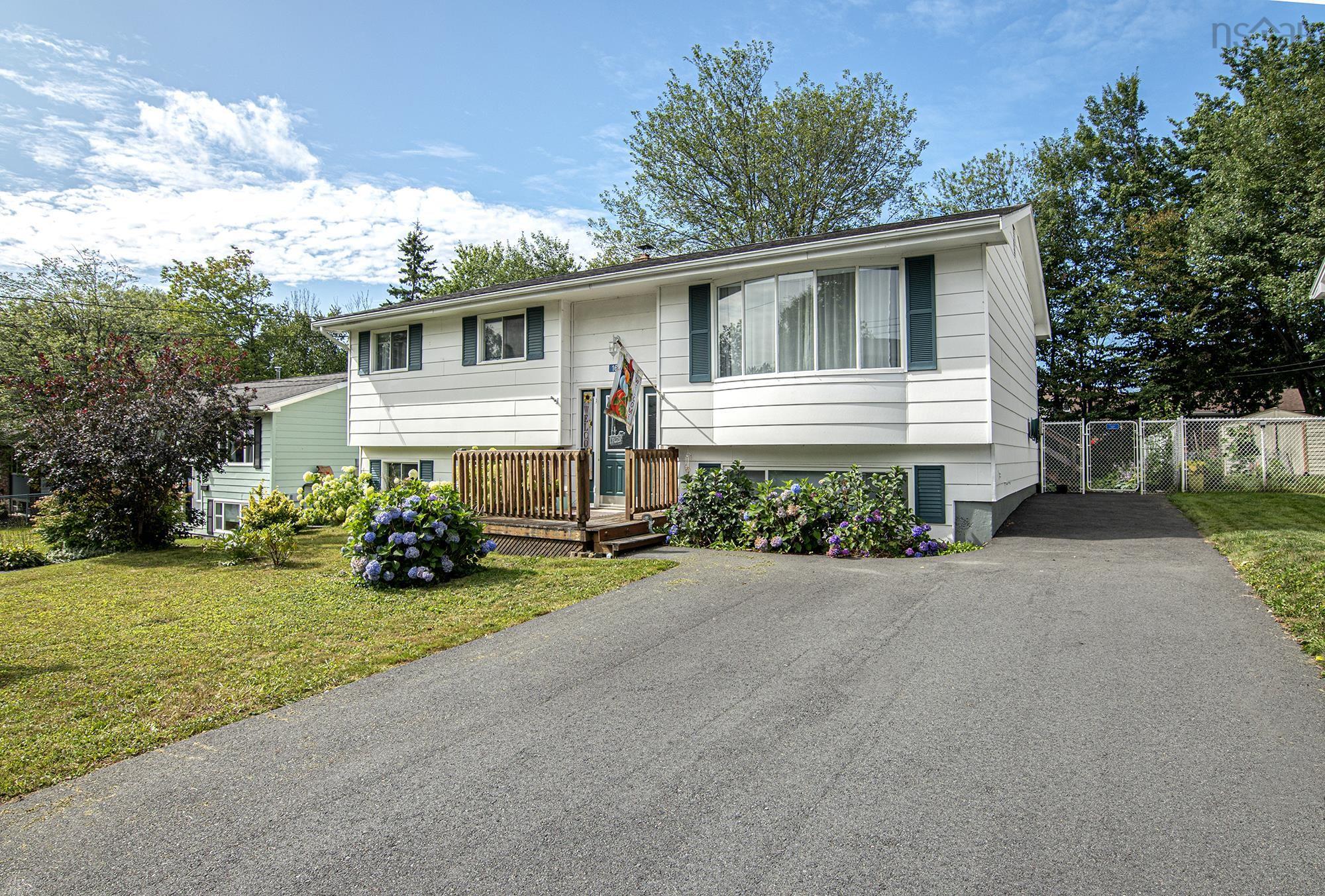 Thumbnail image for 1653 Riverside Drive MLS<sup>®</sup> 202620980