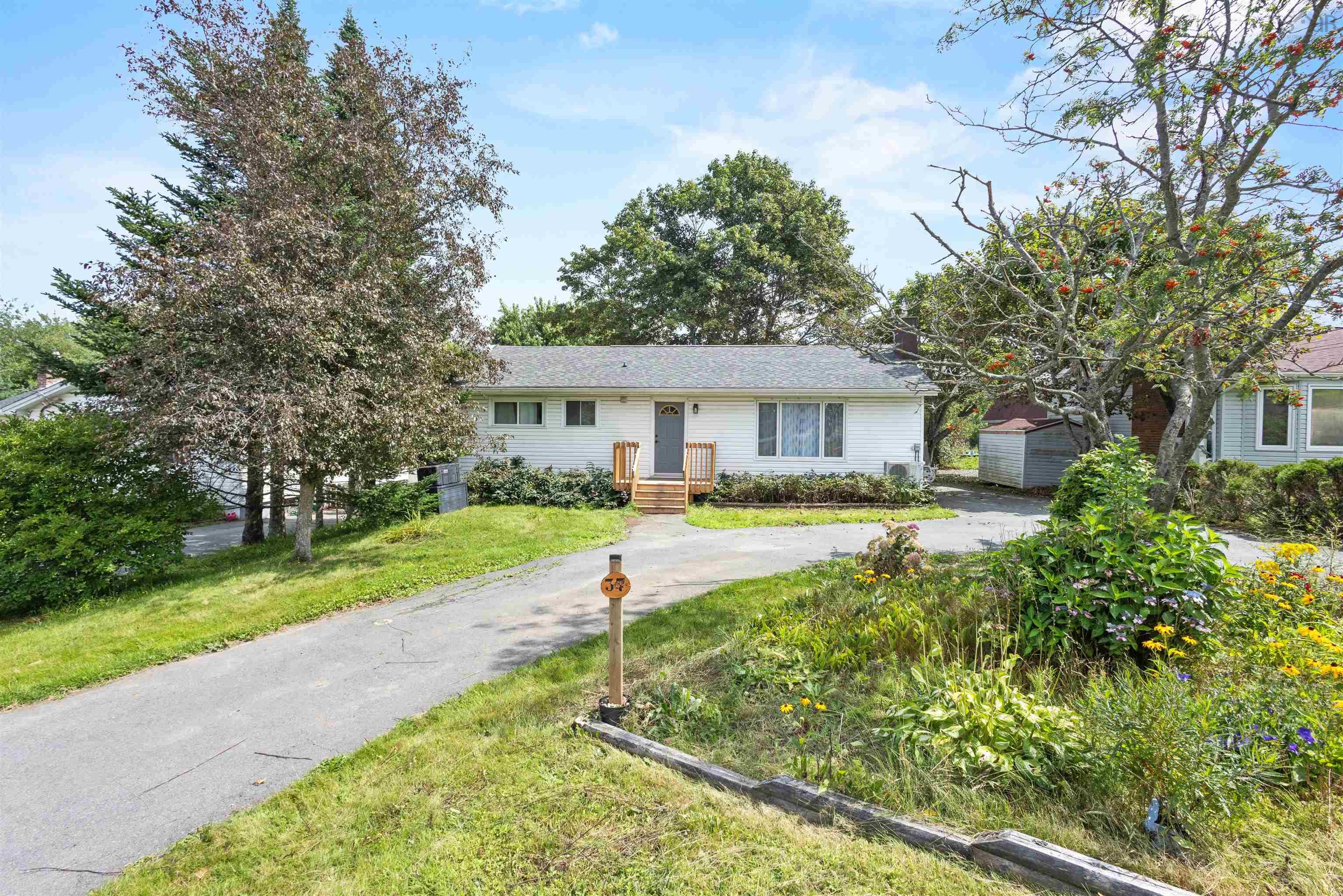 Thumbnail image for 37 Beaver Bank Road MLS<sup>®</sup> 202621298