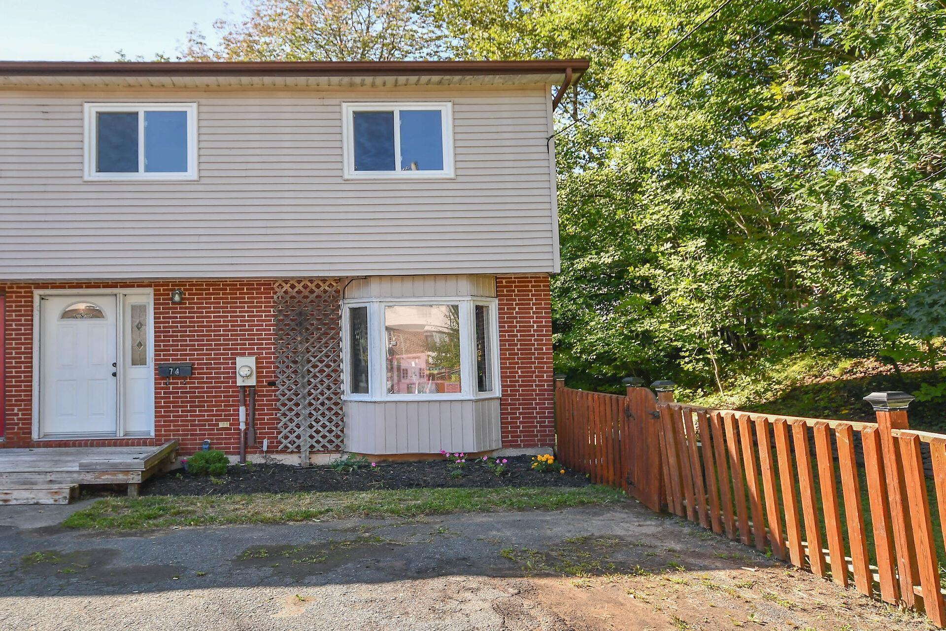 Thumbnail image for 74 Matador Court MLS<sup>®</sup> 202621980