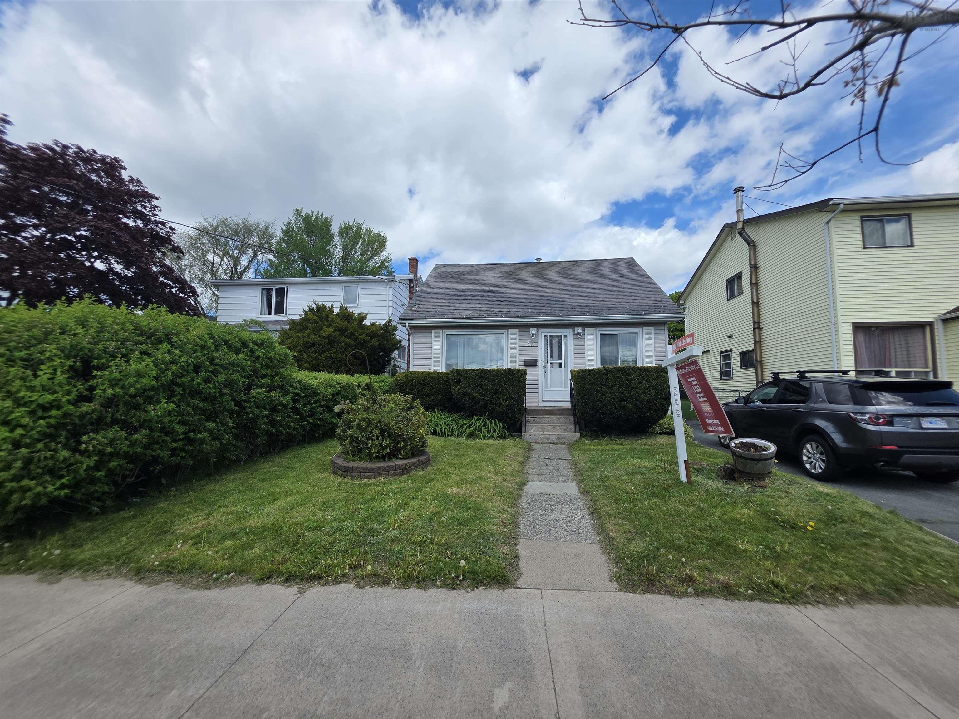 Thumbnail image for 2883 Connaught Avenue MLS<sup>®</sup> 202622425