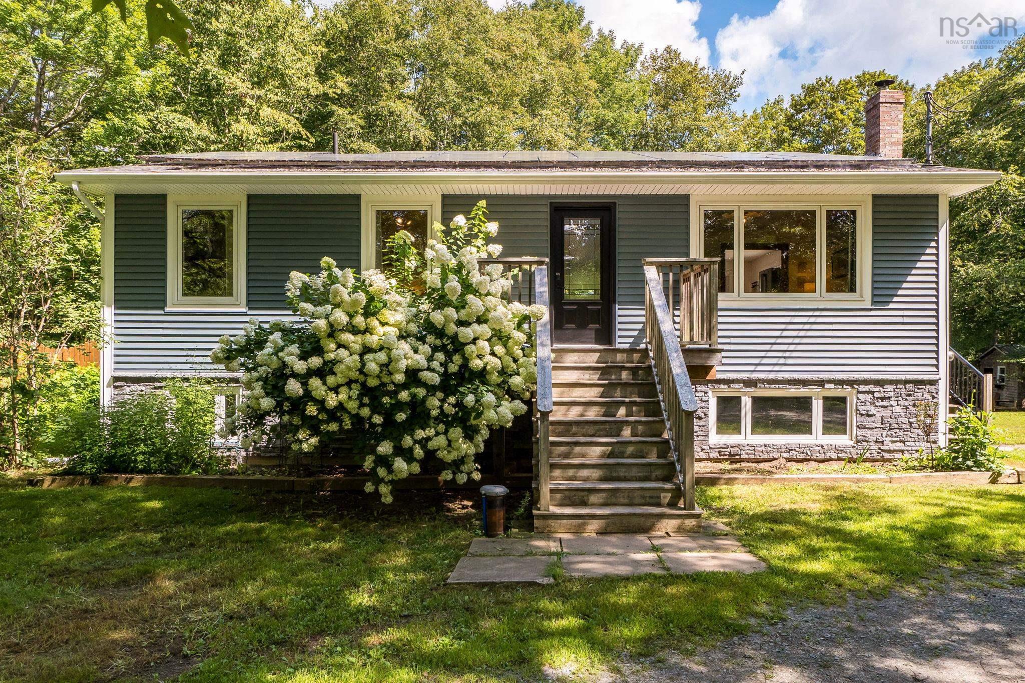 Thumbnail image for 83 Lakecrest Drive MLS<sup>®</sup> 202622474