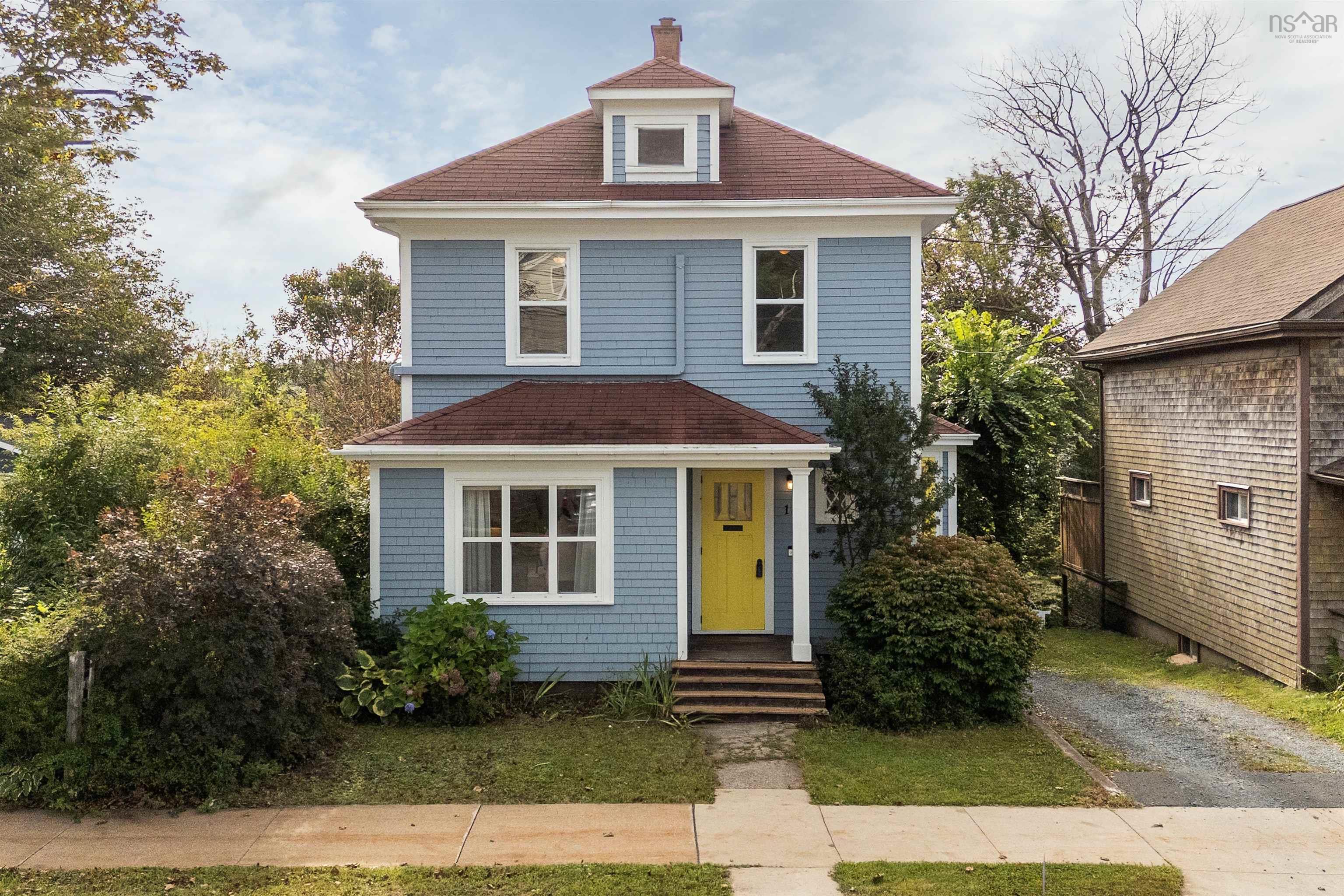 Thumbnail image for 18 Dahlia Street MLS<sup>®</sup> 202622844