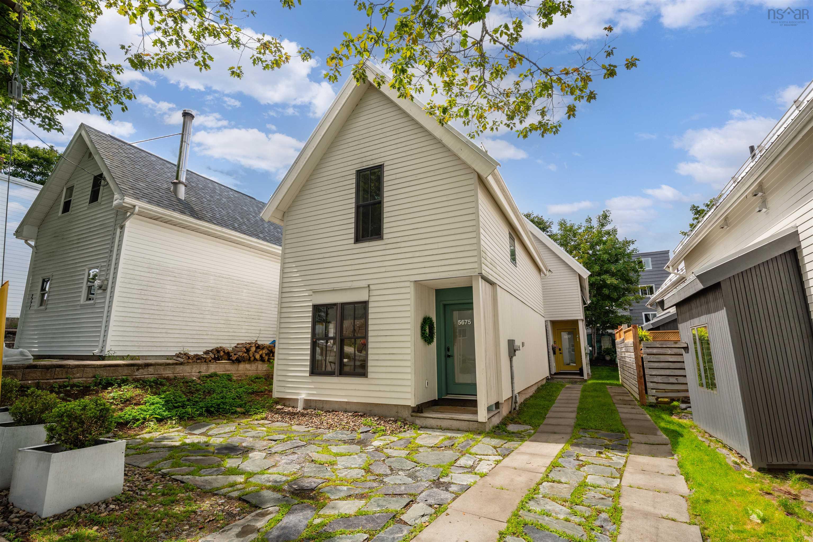 Thumbnail image for 5675 Stanley Street MLS<sup>®</sup> 202622949