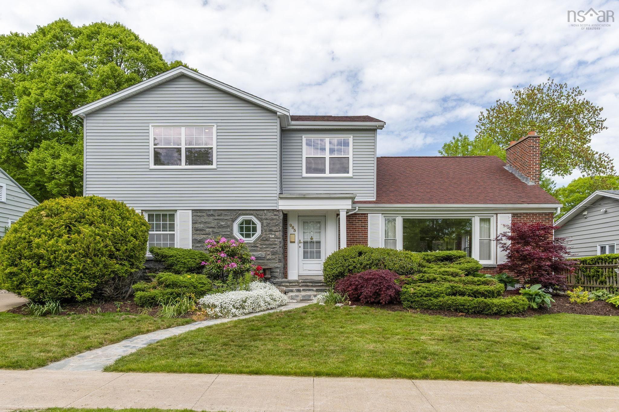 Thumbnail image for 985 Beaufort Avenue MLS<sup>®</sup> 202623029