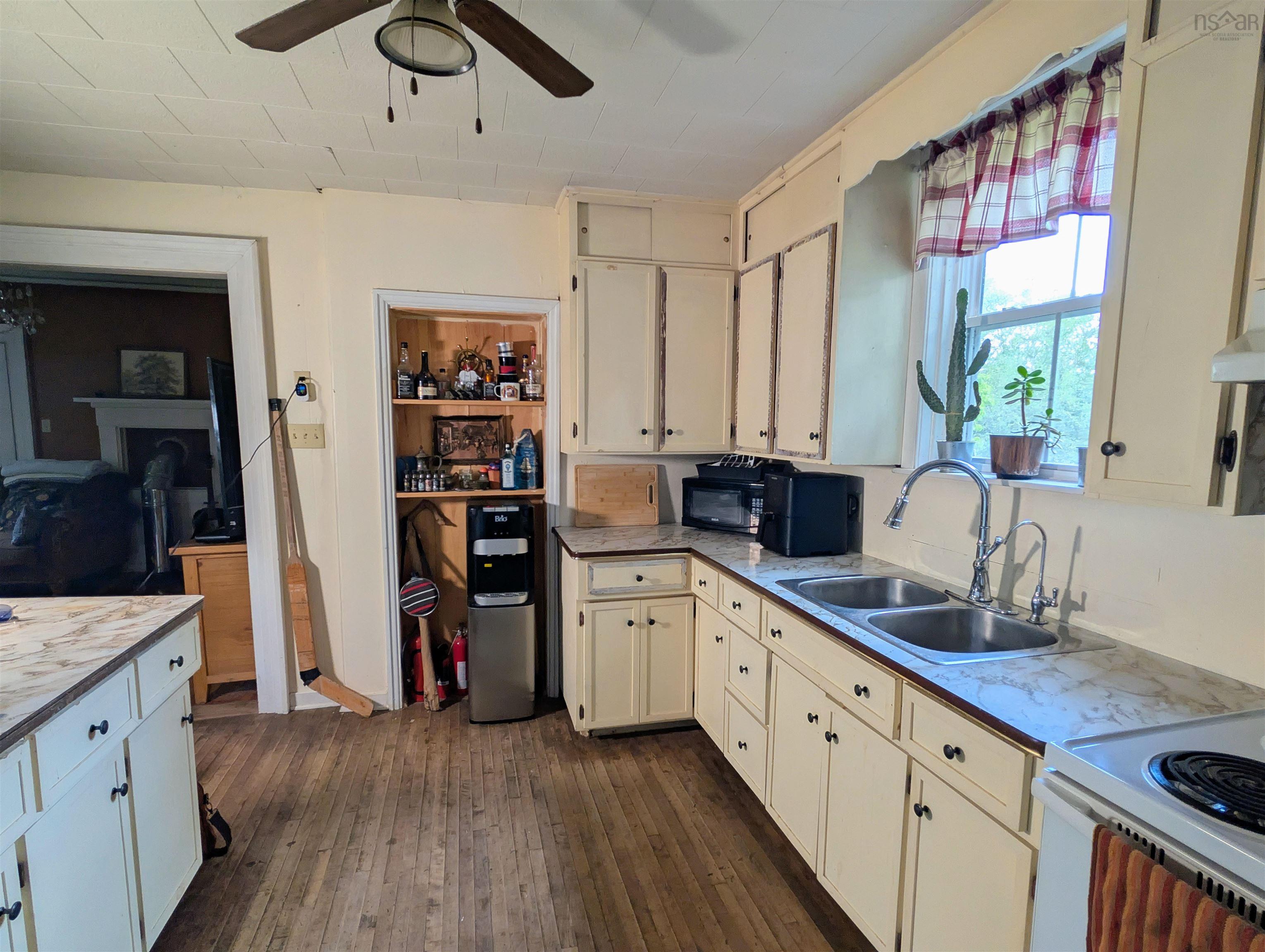 View image 16