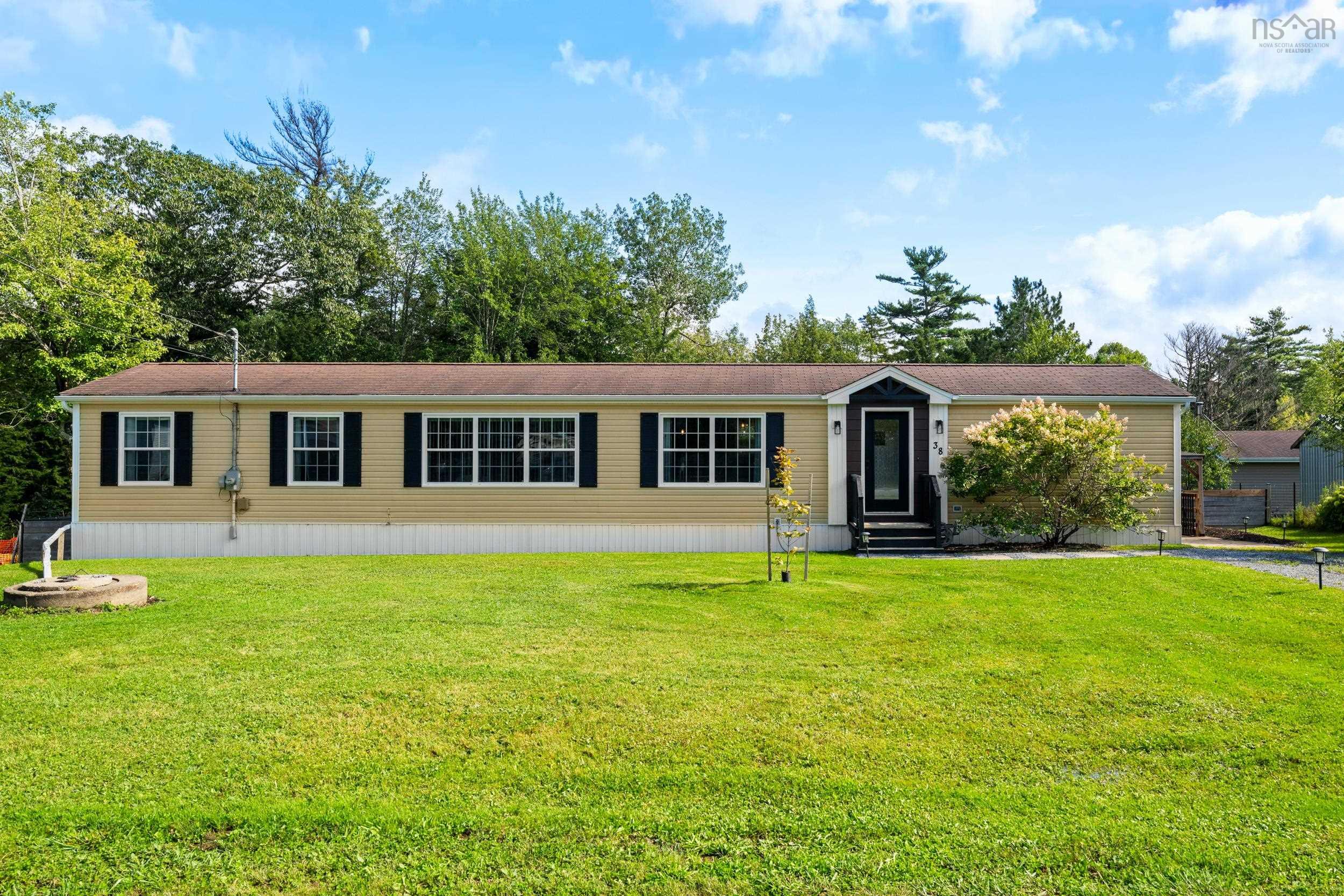Thumbnail image for 38 Iseley Lane MLS<sup>®</sup> 202623176