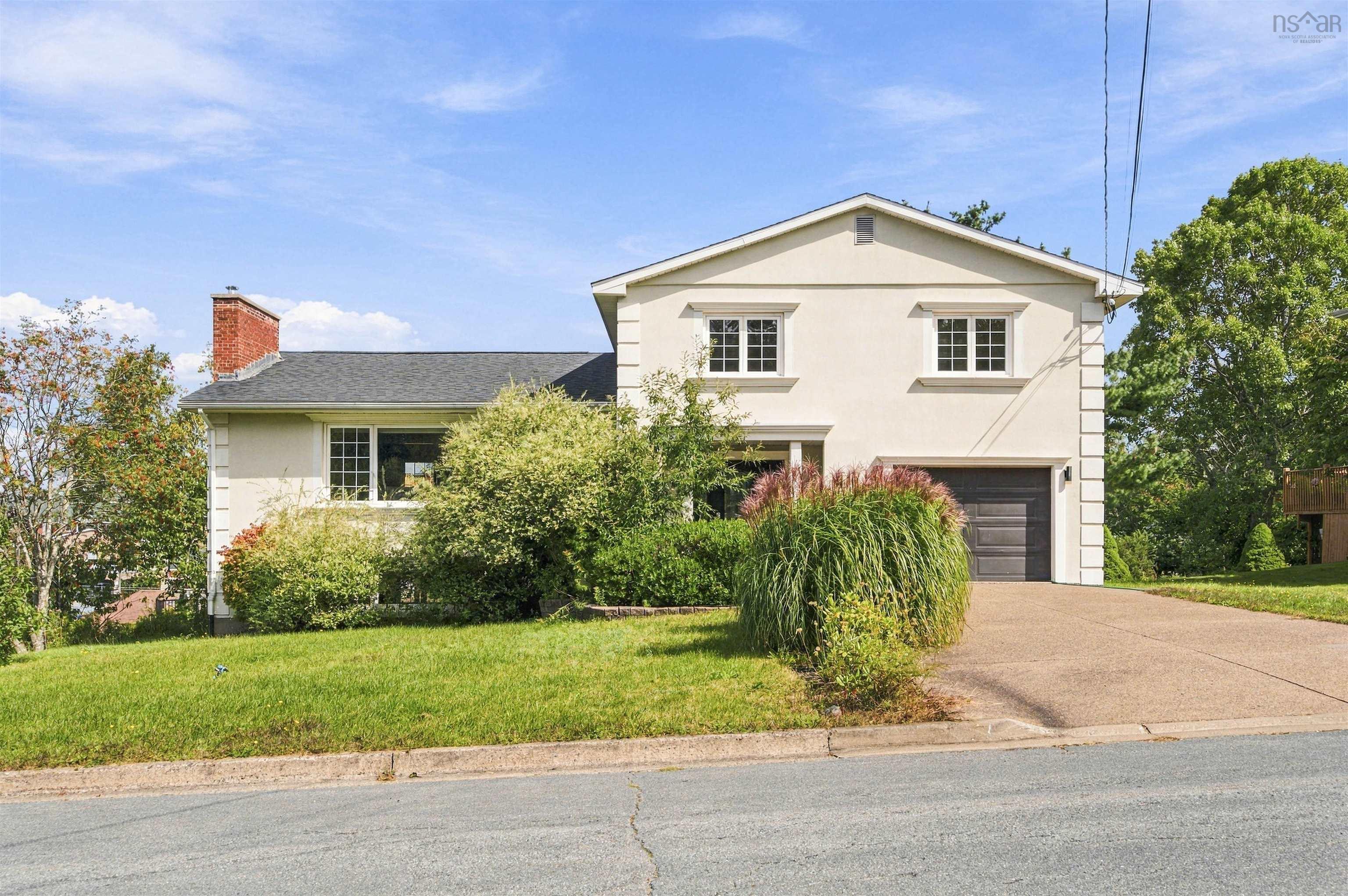 Thumbnail image for 11 Laurentian Drive MLS<sup>®</sup> 202623530