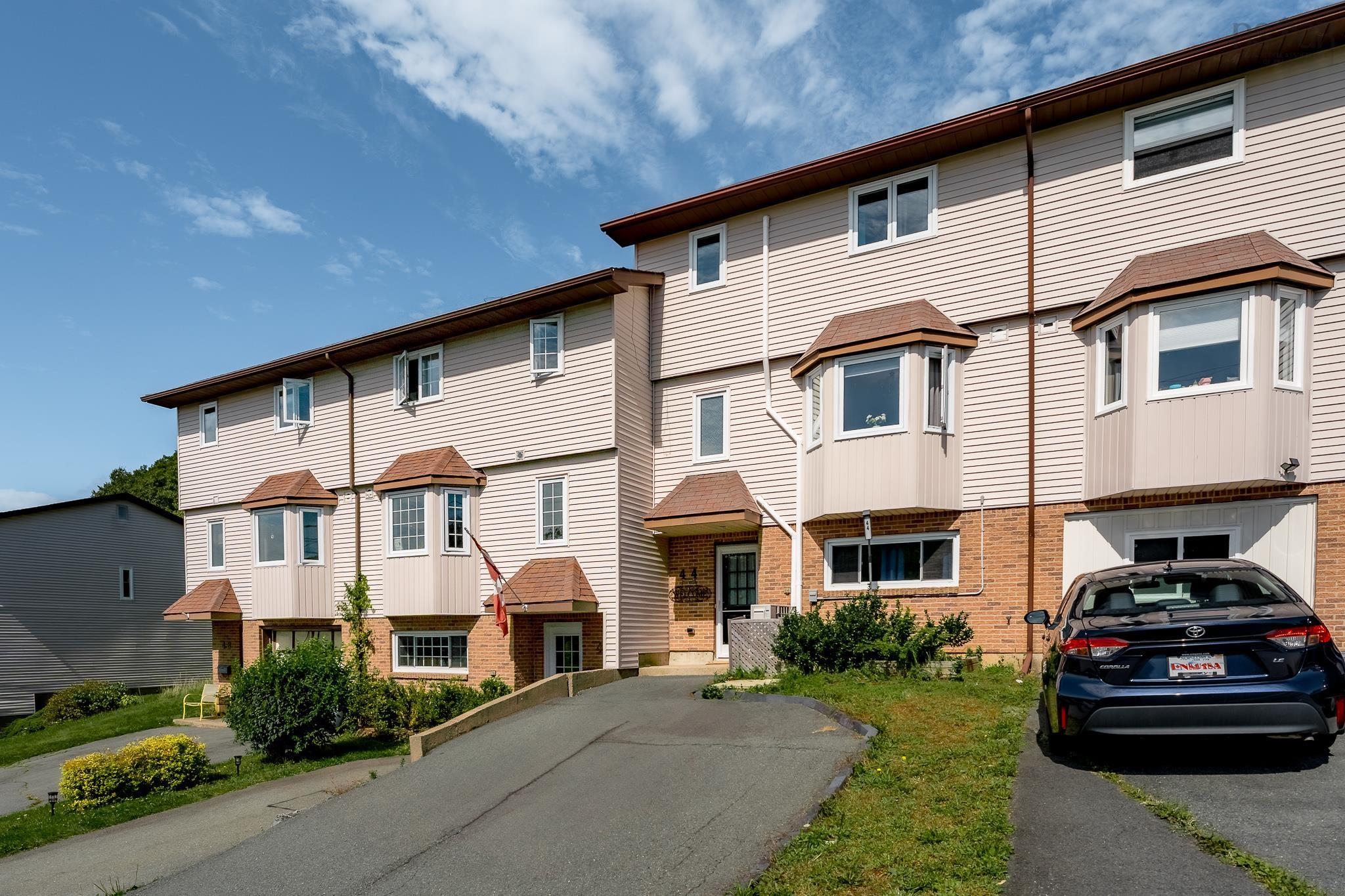 Thumbnail image for 44 Collins Grove MLS<sup>®</sup> 202623593