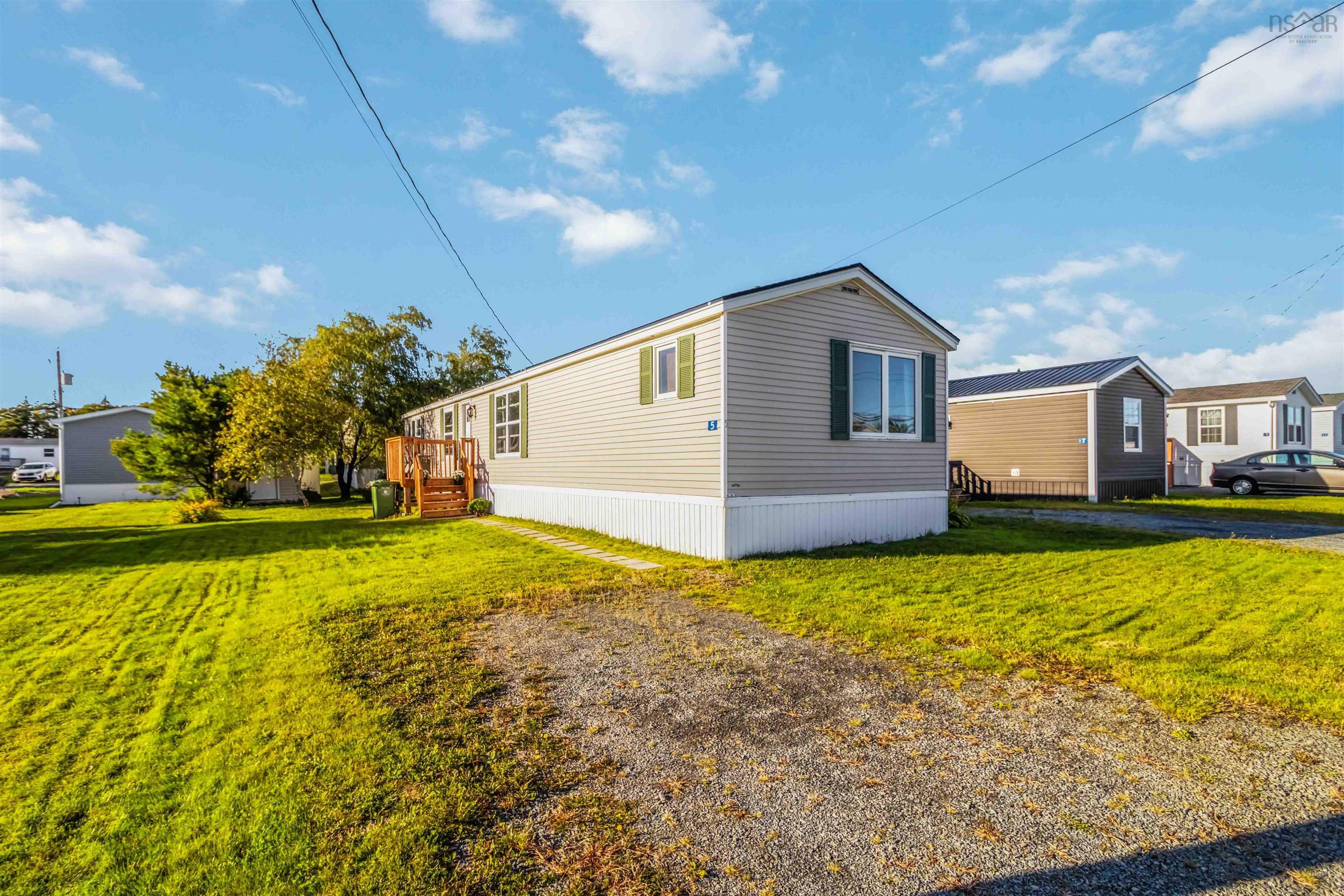 Thumbnail image for 5 Owen Avenue MLS<sup>®</sup> 202623830