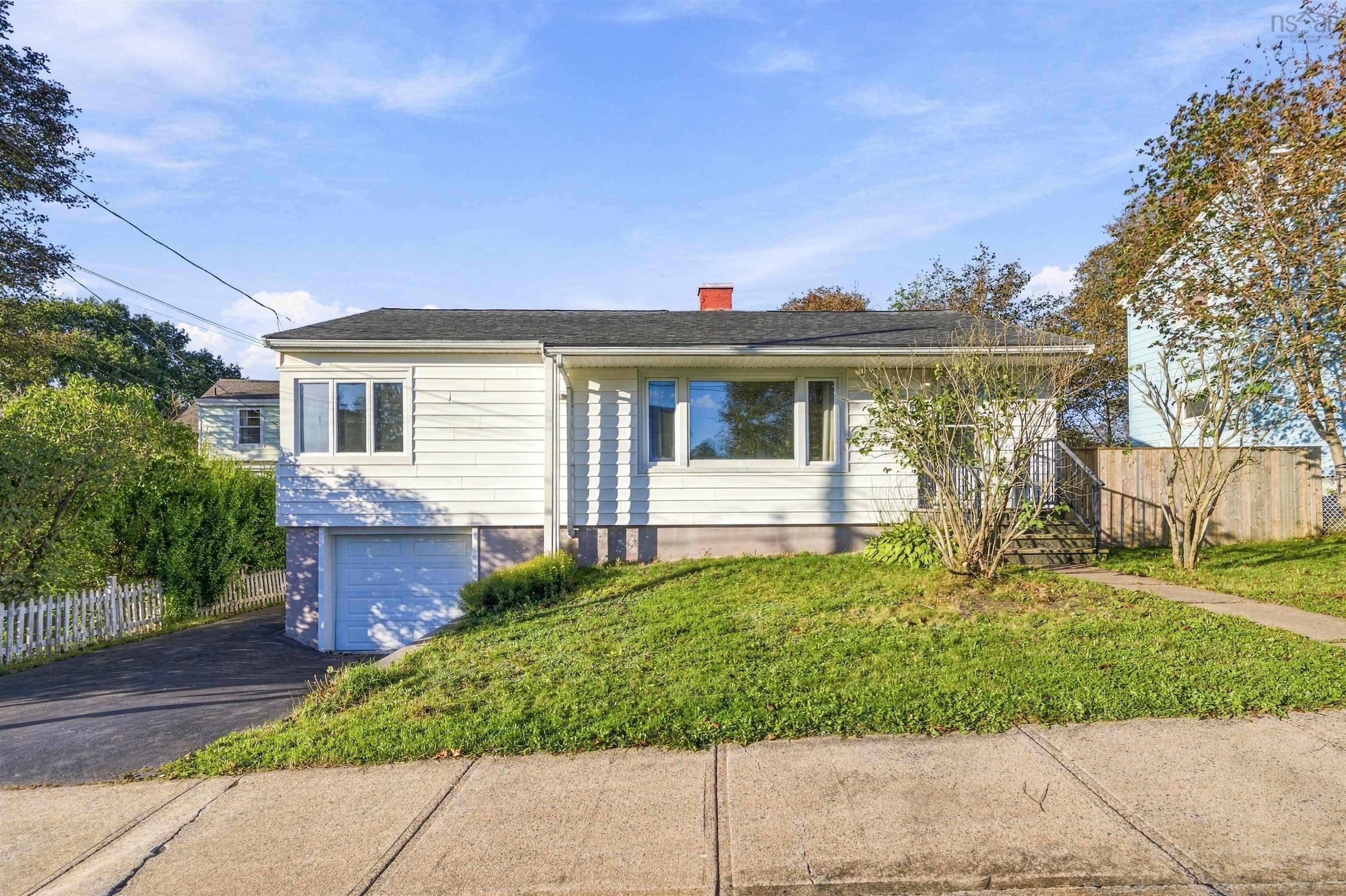 Thumbnail image for 6881 Vaughan Avenue MLS<sup>®</sup> 202623833