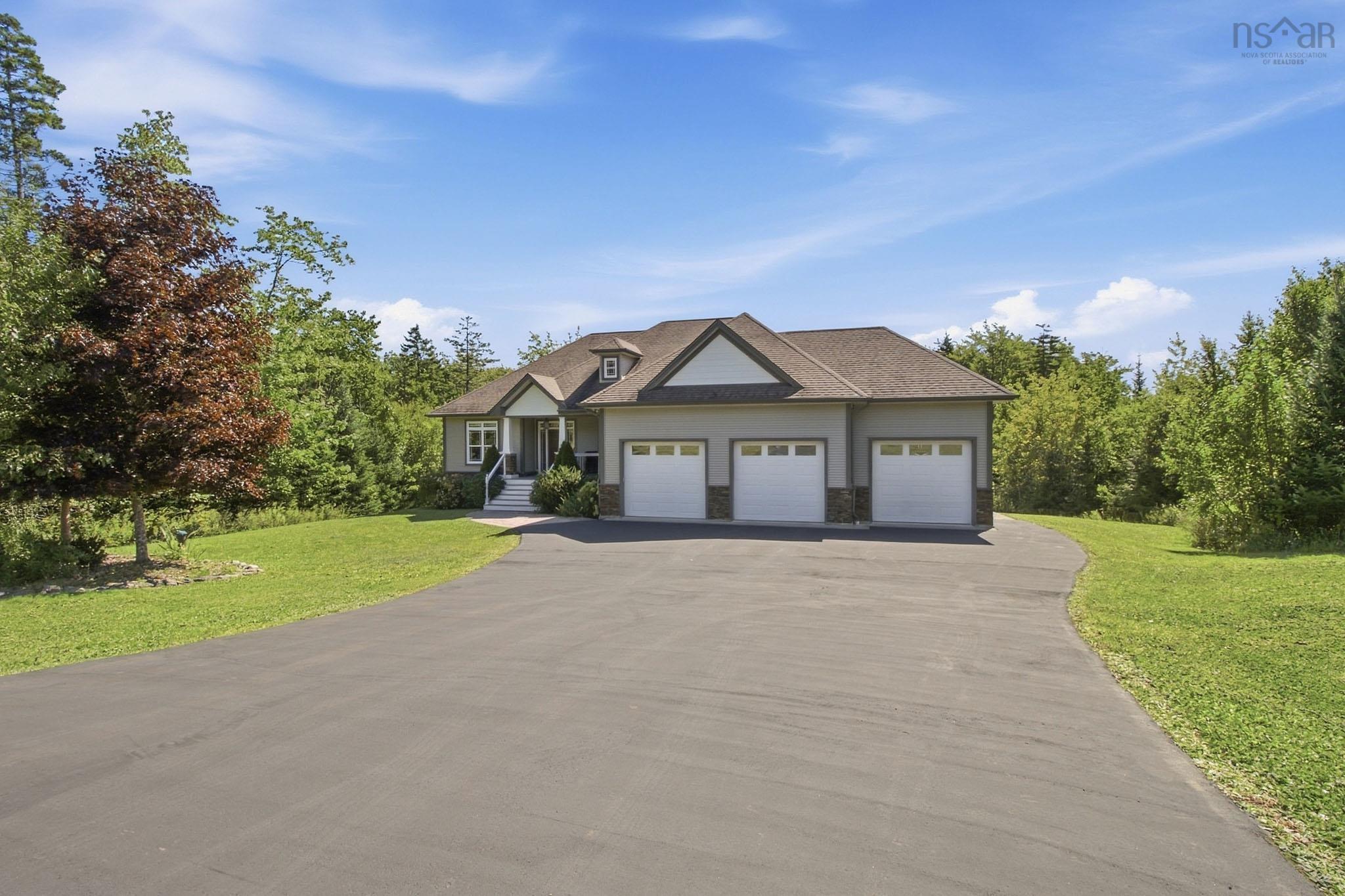Thumbnail image for 130 Dunsmore Drive MLS<sup>®</sup> 202623892