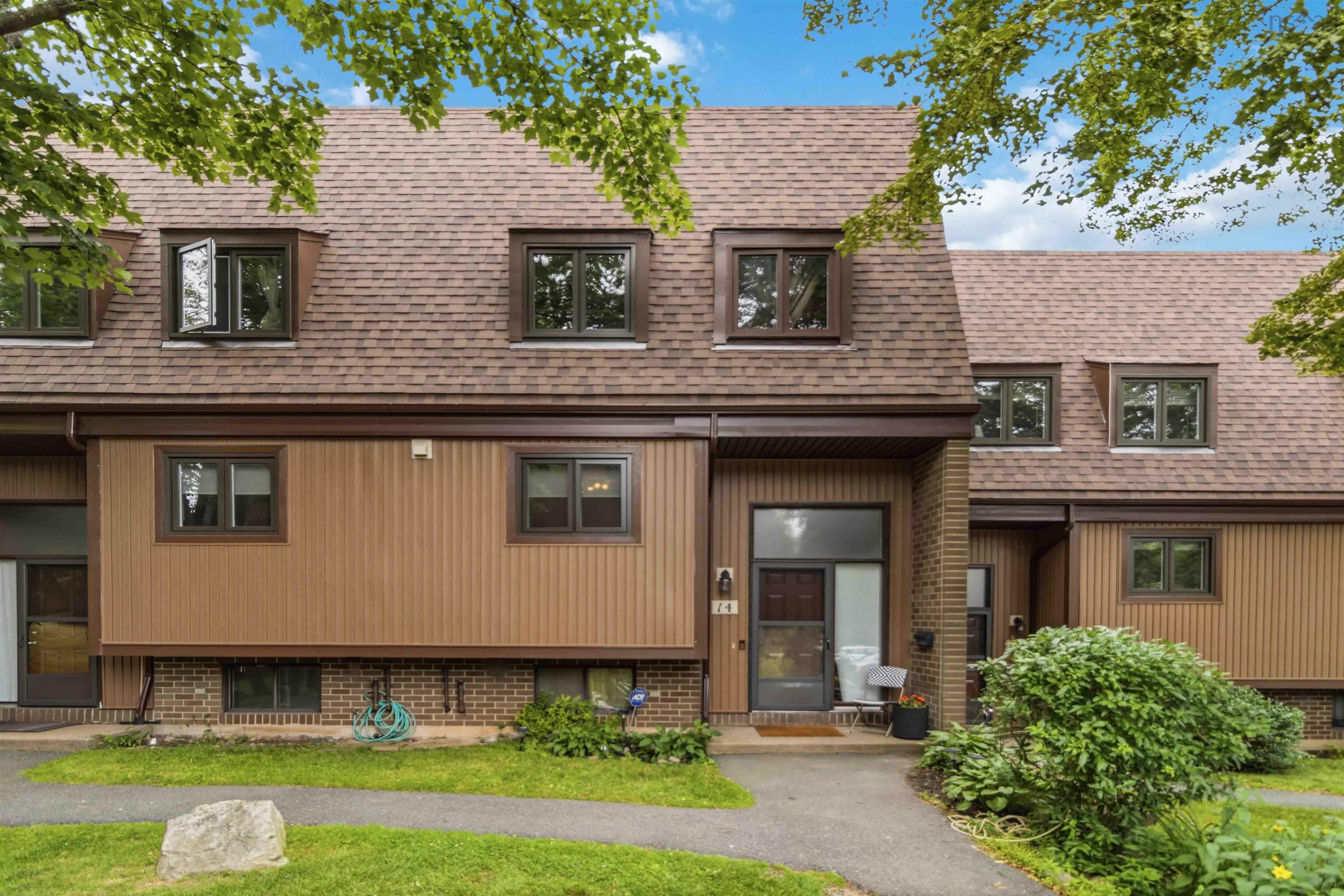 Thumbnail image for 14 Hanover Court MLS<sup>®</sup> 202624017