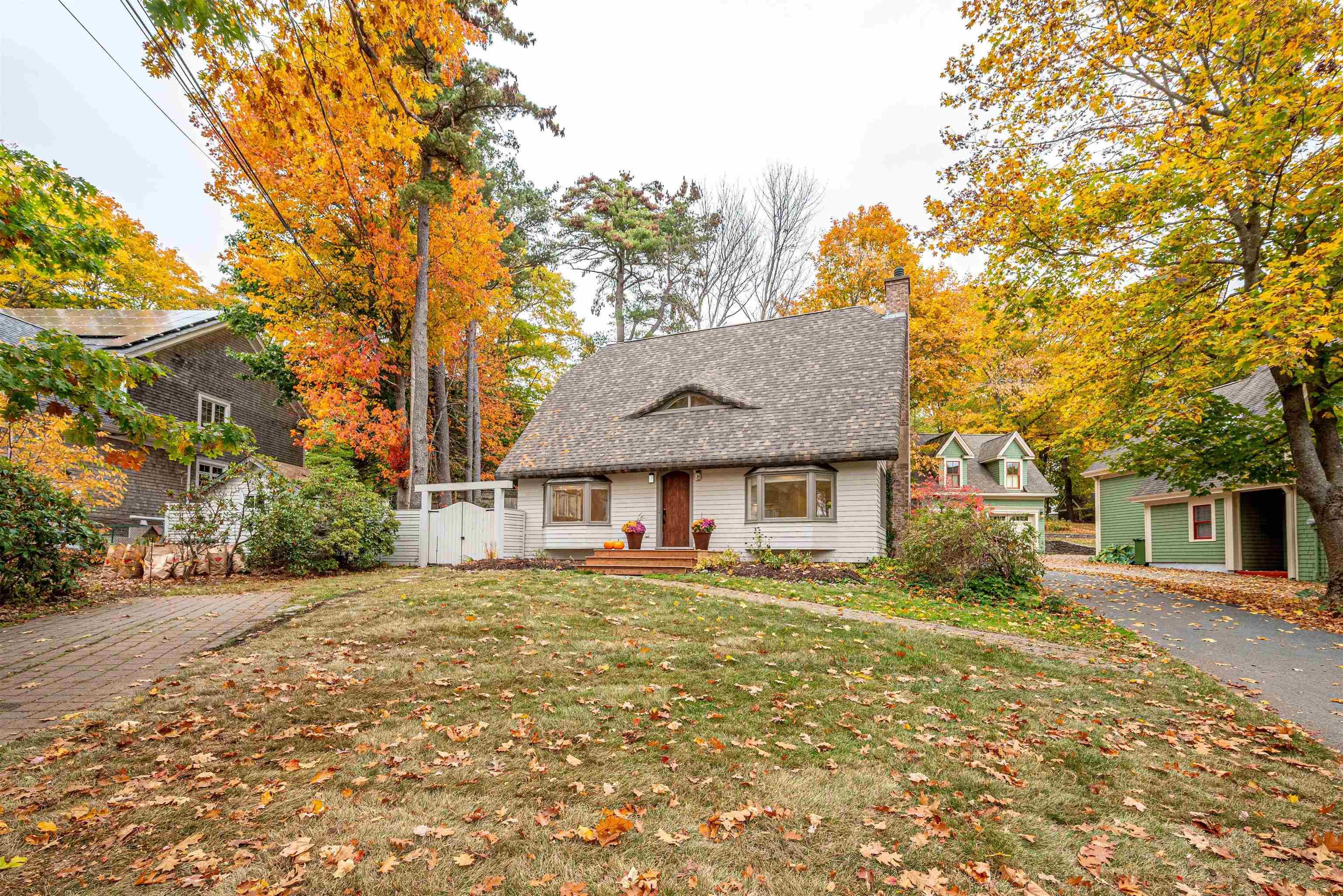 Thumbnail image for 680 Shore Drive MLS<sup>®</sup> 202624109