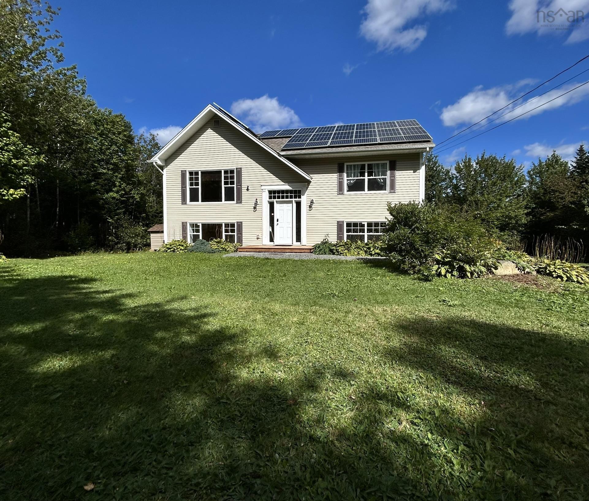 Thumbnail image for 586 WEST PORTERS LAKE Road MLS<sup>®</sup> 202624305