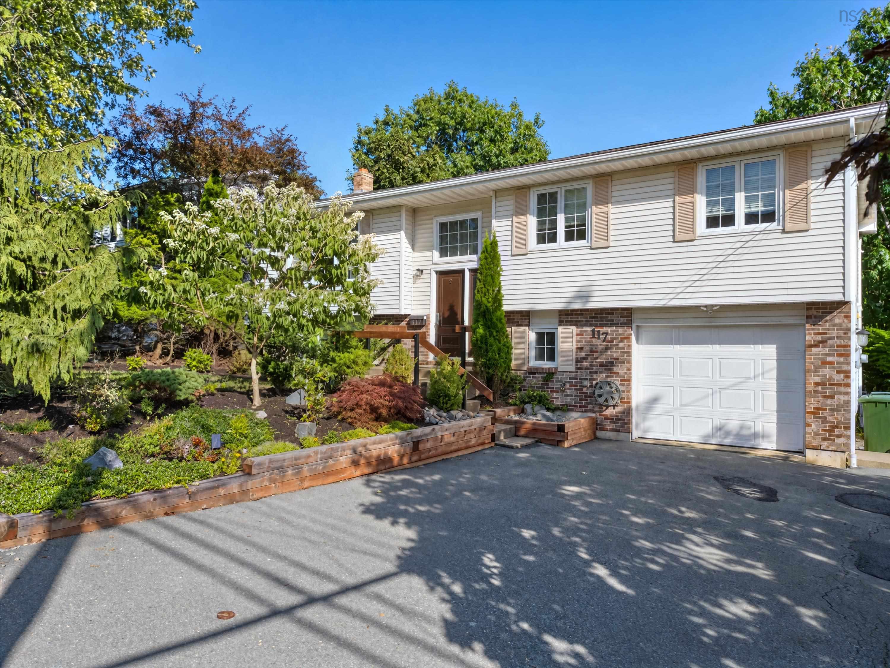 Thumbnail image for 117 Basinview Drive MLS<sup>®</sup> 202624341