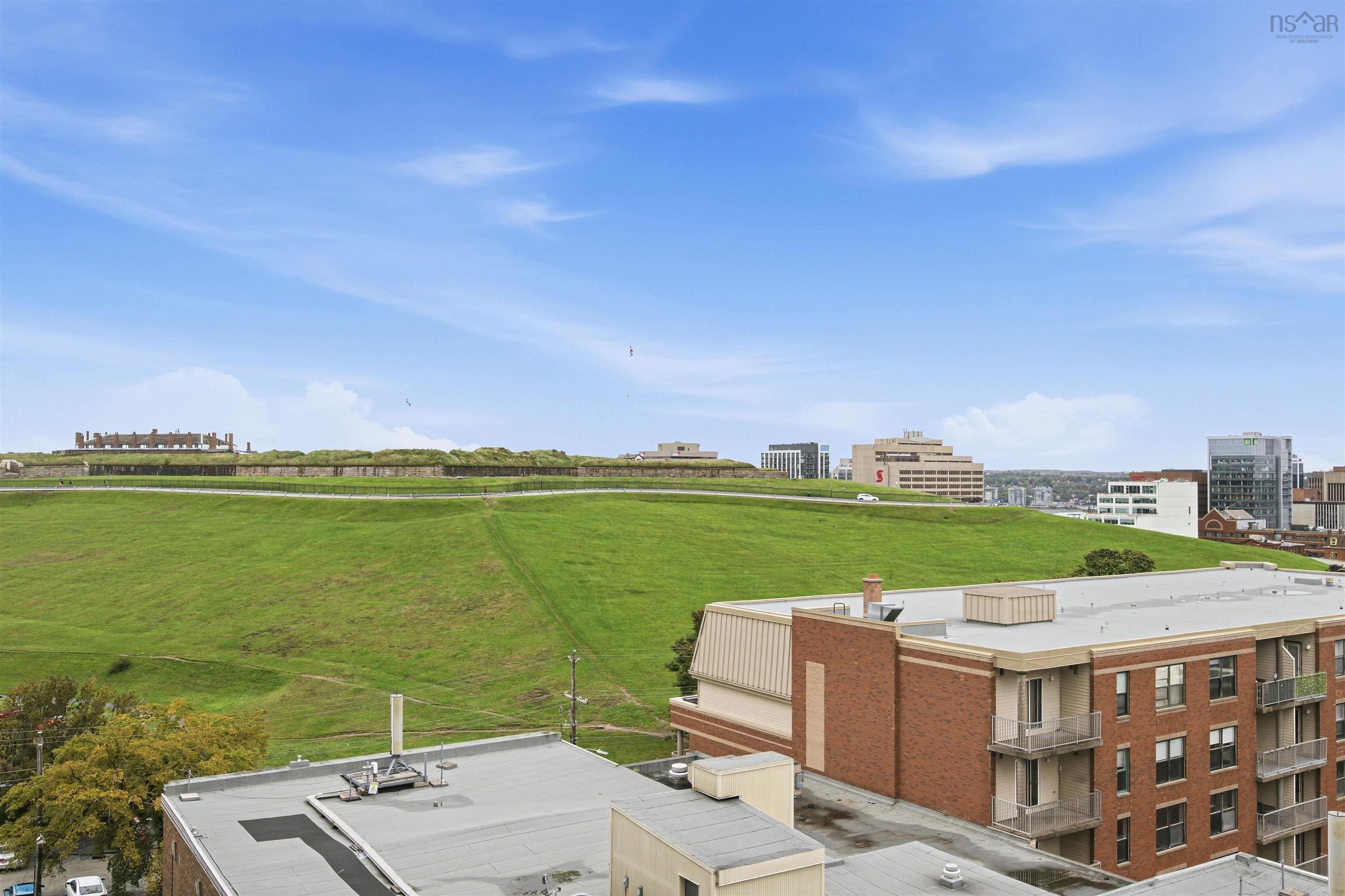 Thumbnail image for 801 1585 South Park Street MLS<sup>®</sup> 202624844