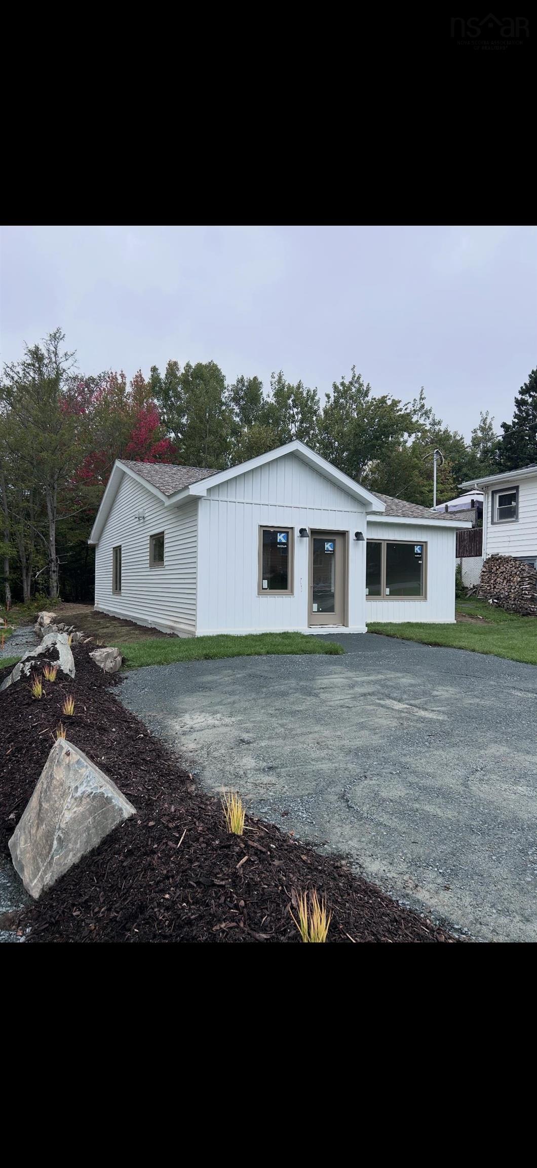 Thumbnail image for 33 Waynewood Drive MLS<sup>®</sup> 202624905