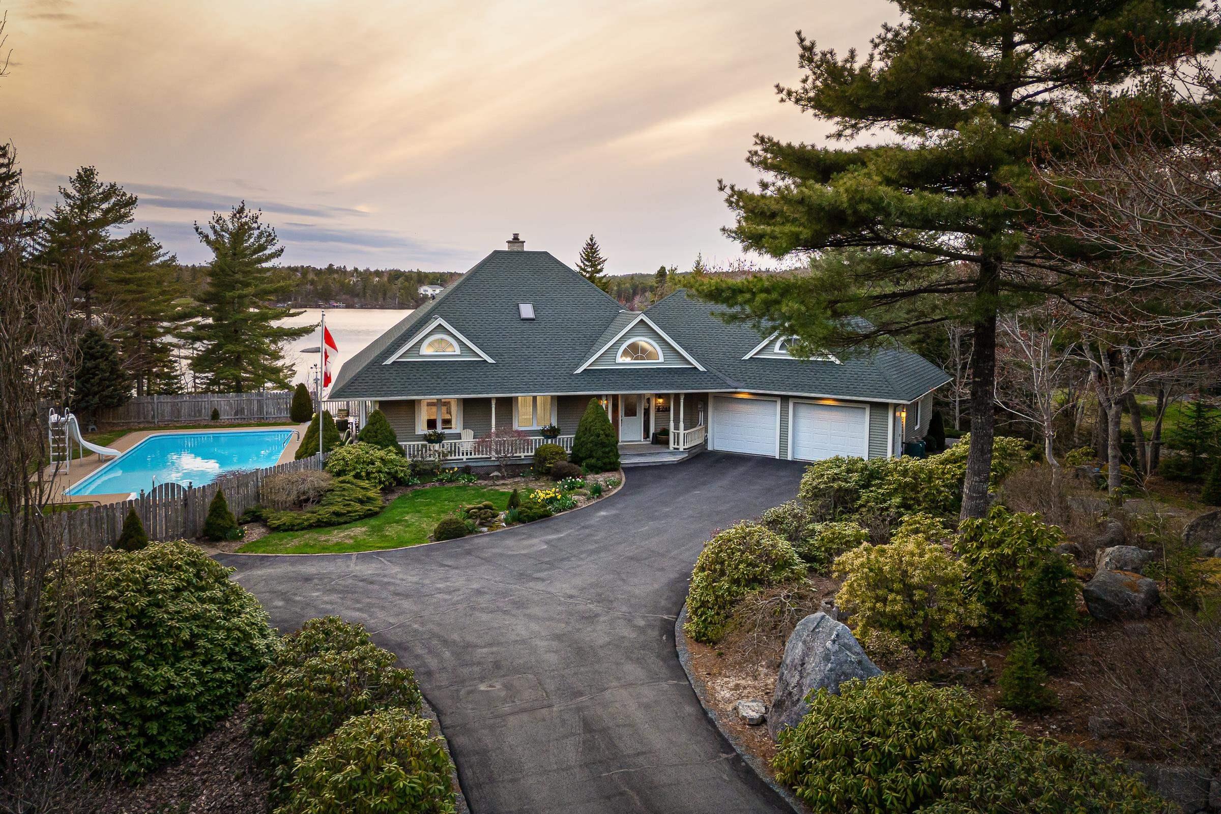 Thumbnail image for 243 Lakeshore Drive MLS<sup>®</sup> 202624977
