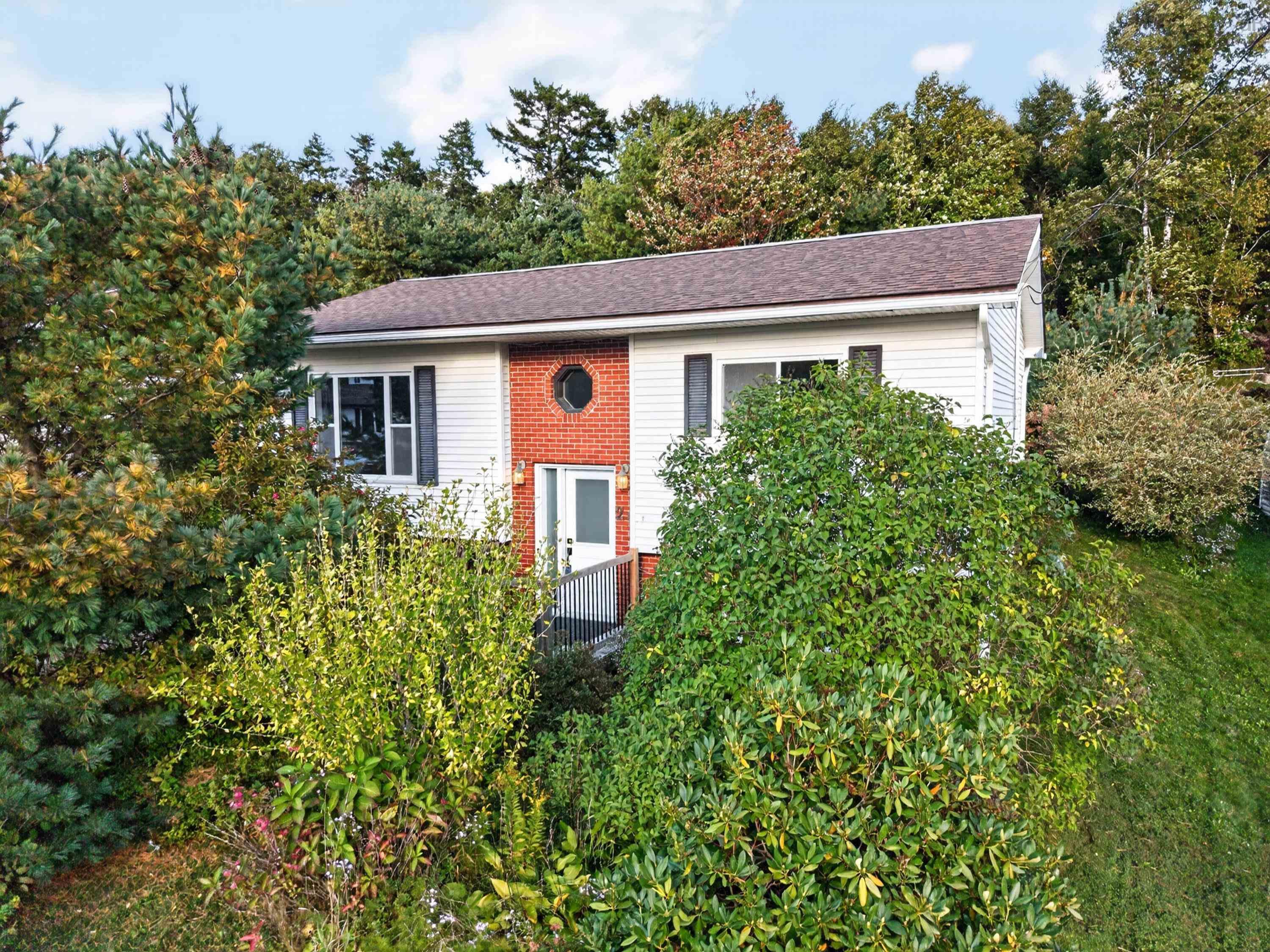 Thumbnail image for 29 Roslyn Drive MLS<sup>®</sup> 202625407