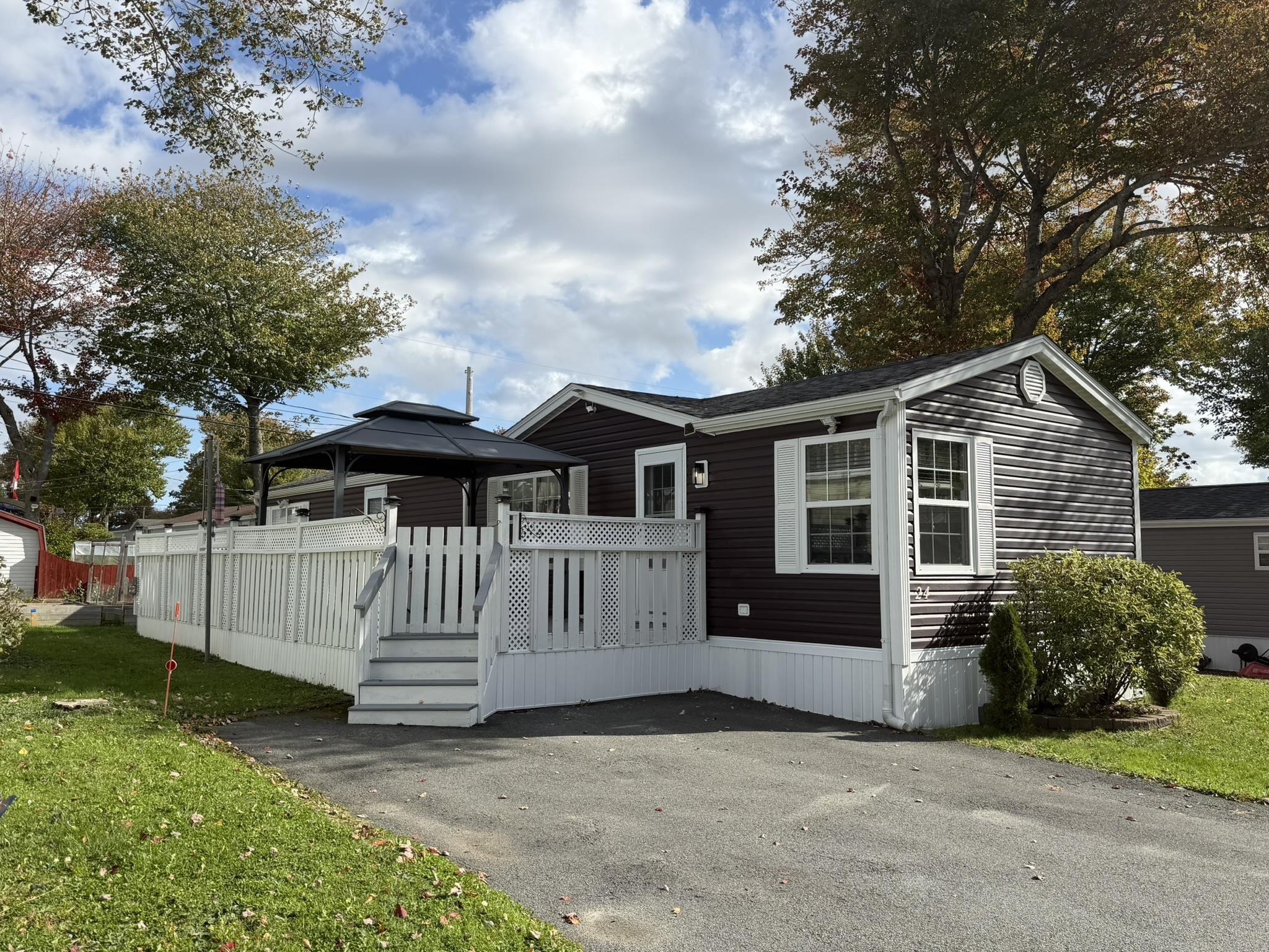 Thumbnail image for 24 Seventh Street MLS<sup>®</sup> 202625506