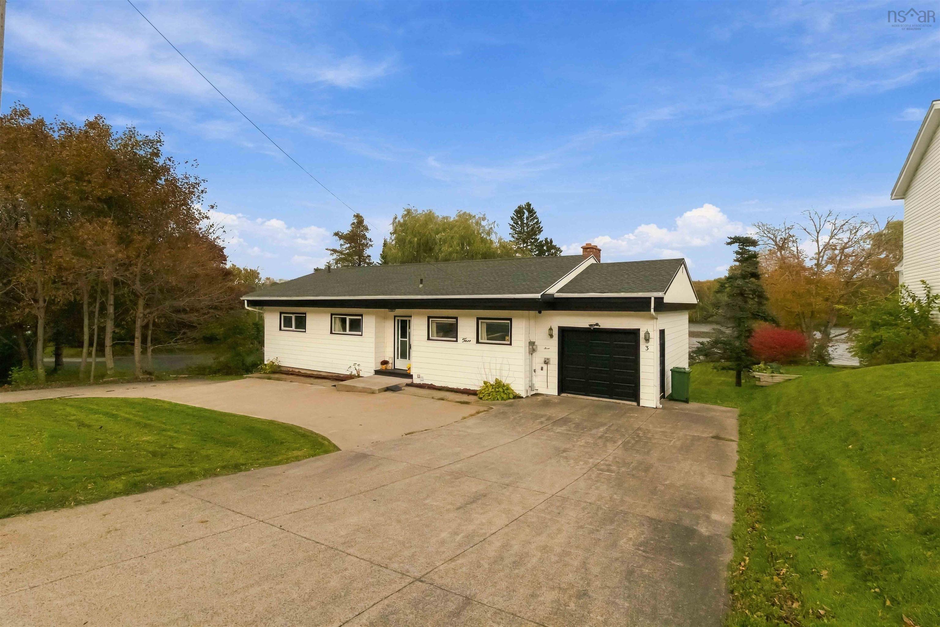 Thumbnail image for 3 Wildwood Boulevard MLS<sup>®</sup> 202625529