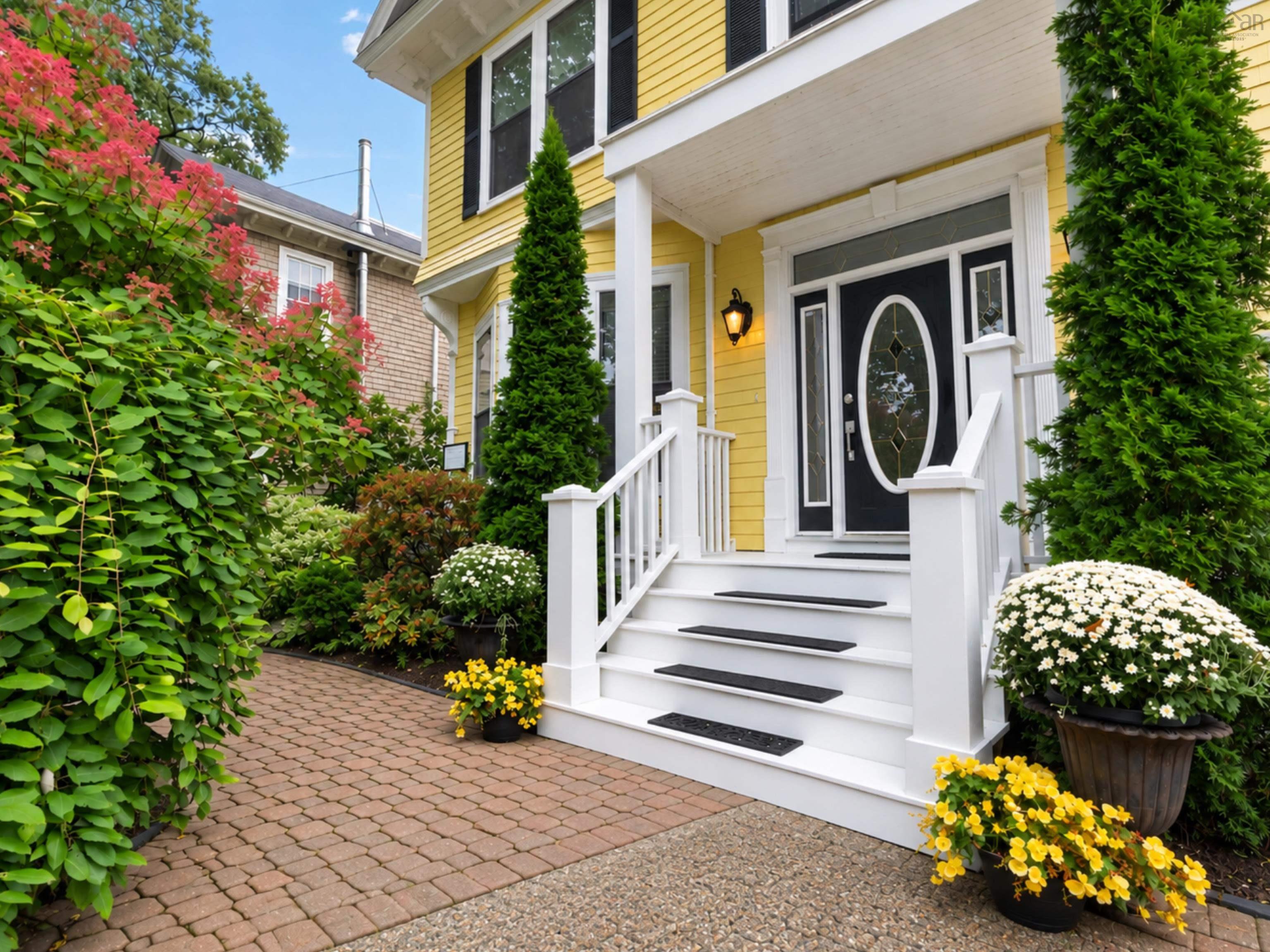 Thumbnail image for 602 Francklyn Street MLS<sup>®</sup> 202625956
