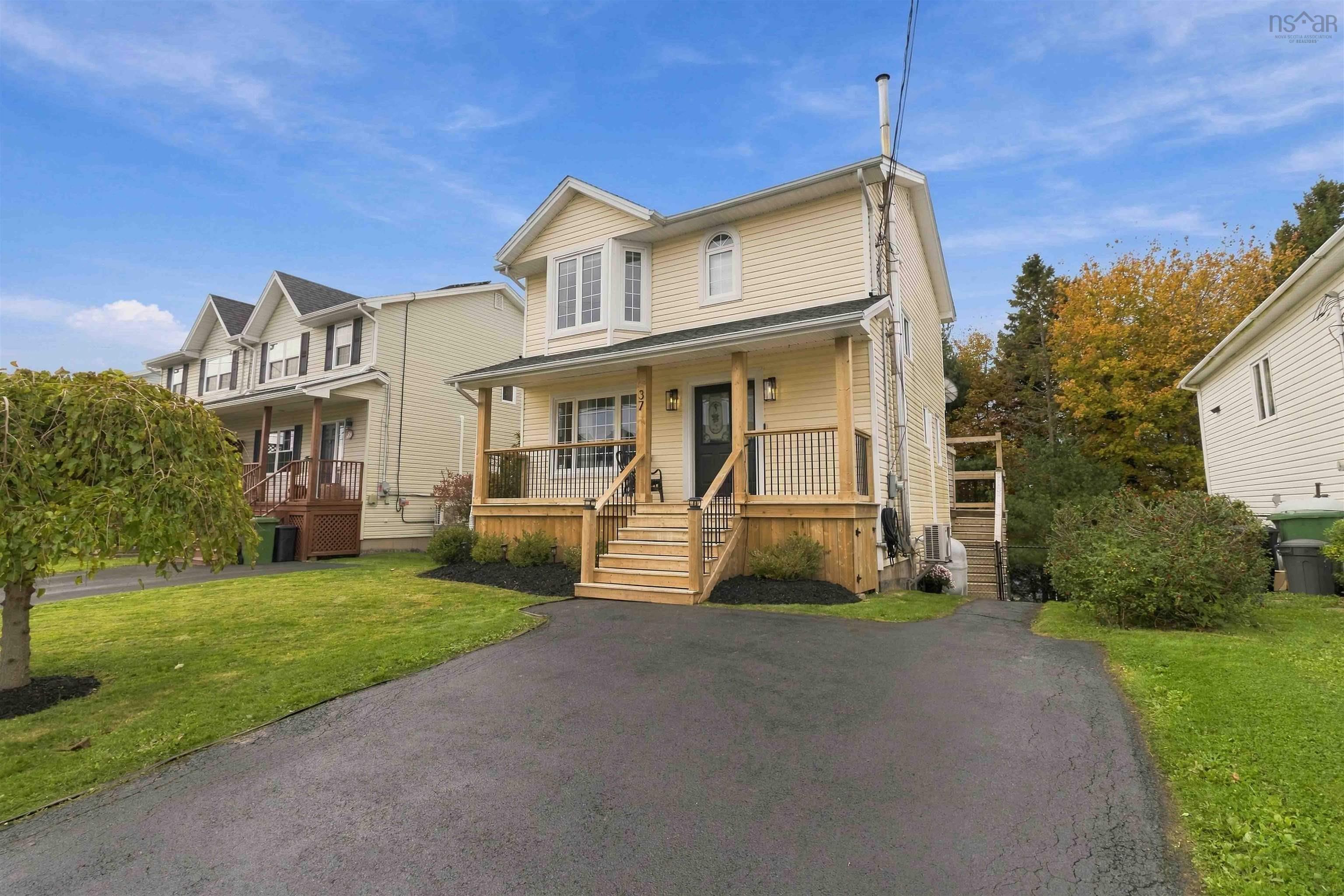 Thumbnail image for 37 Madeira Crescent MLS<sup>®</sup> 202626110