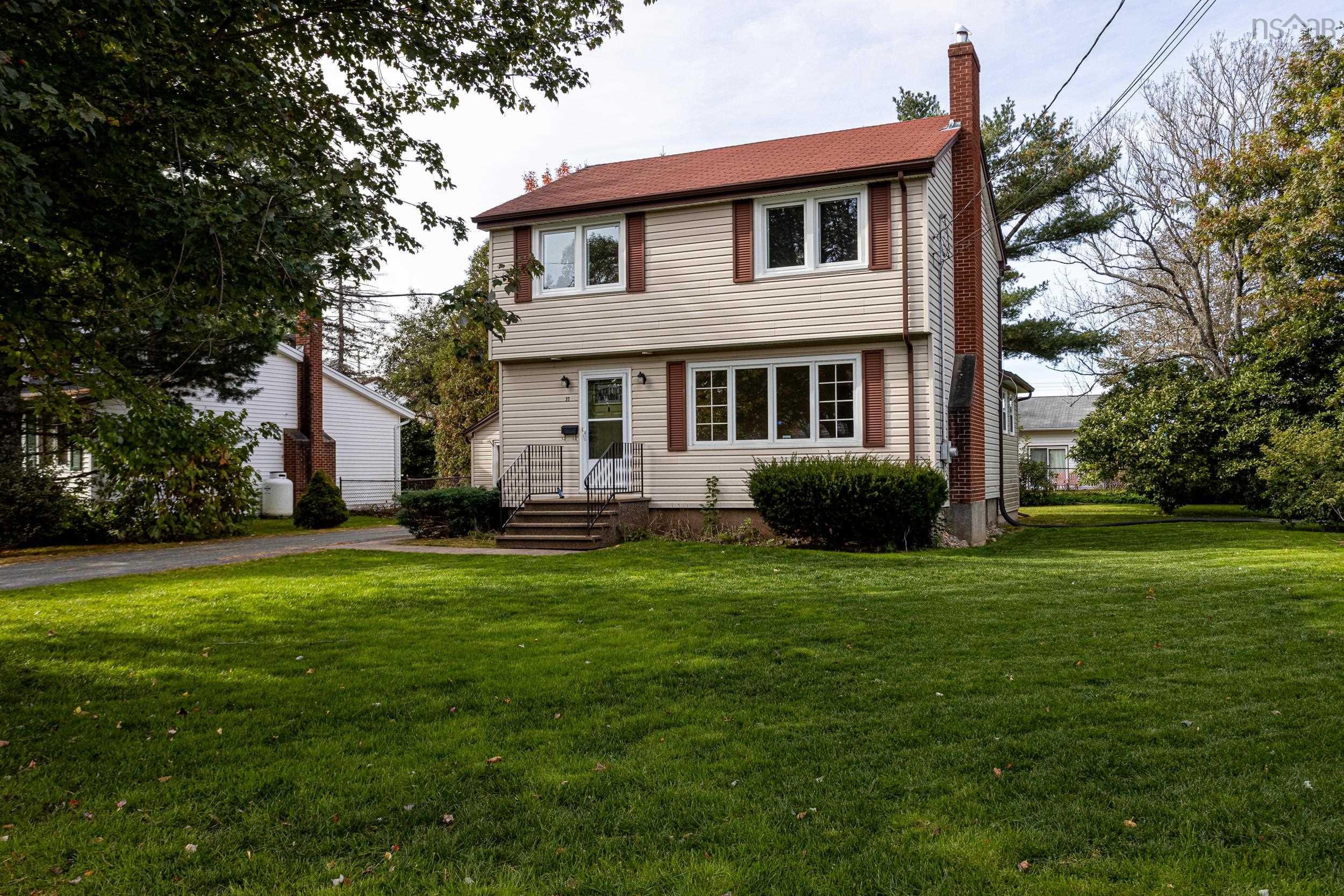 Thumbnail image for 37 Lawson Avenue MLS<sup>®</sup> 202626198