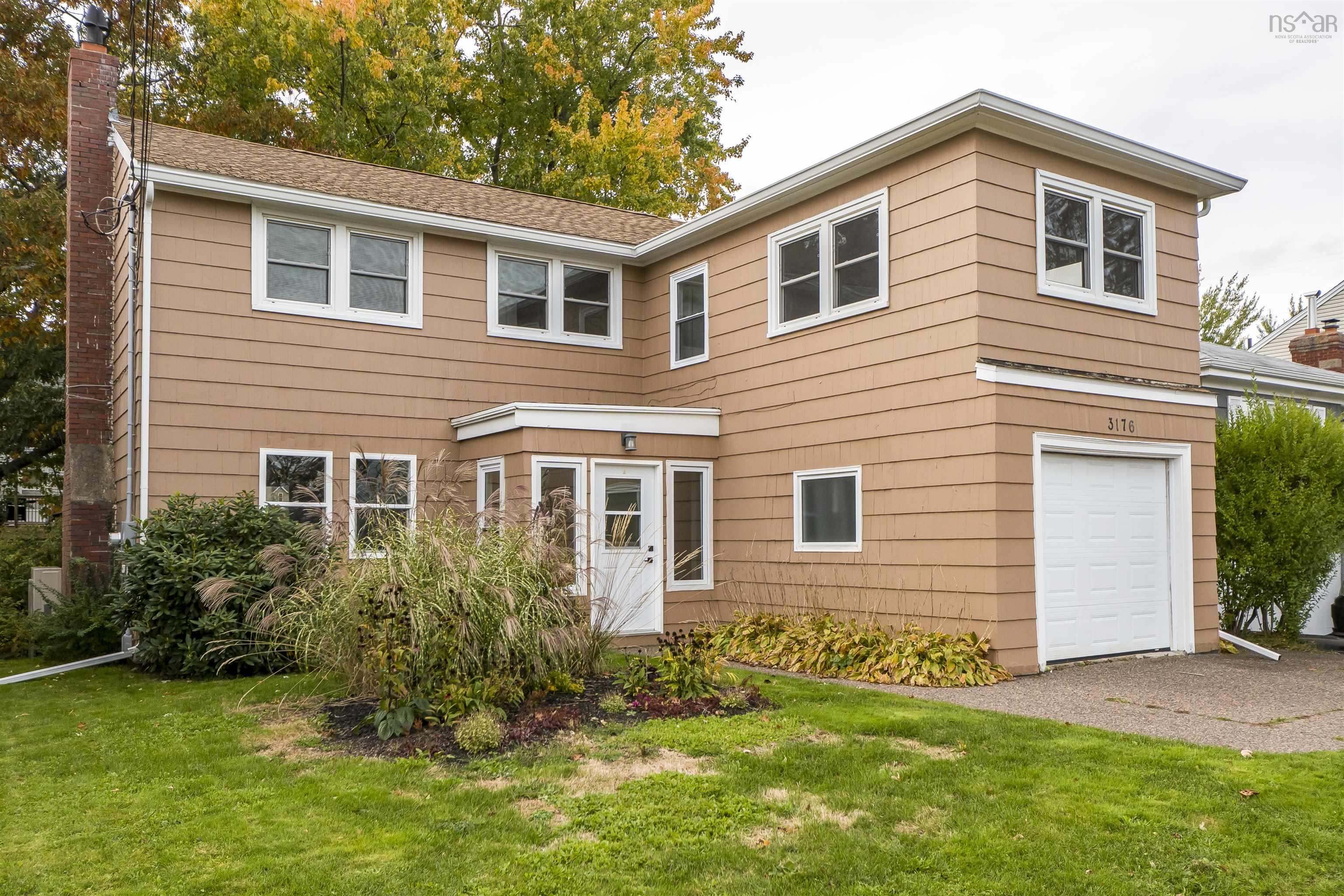 Thumbnail image for 3176 Hemlock Street MLS<sup>®</sup> 202626390