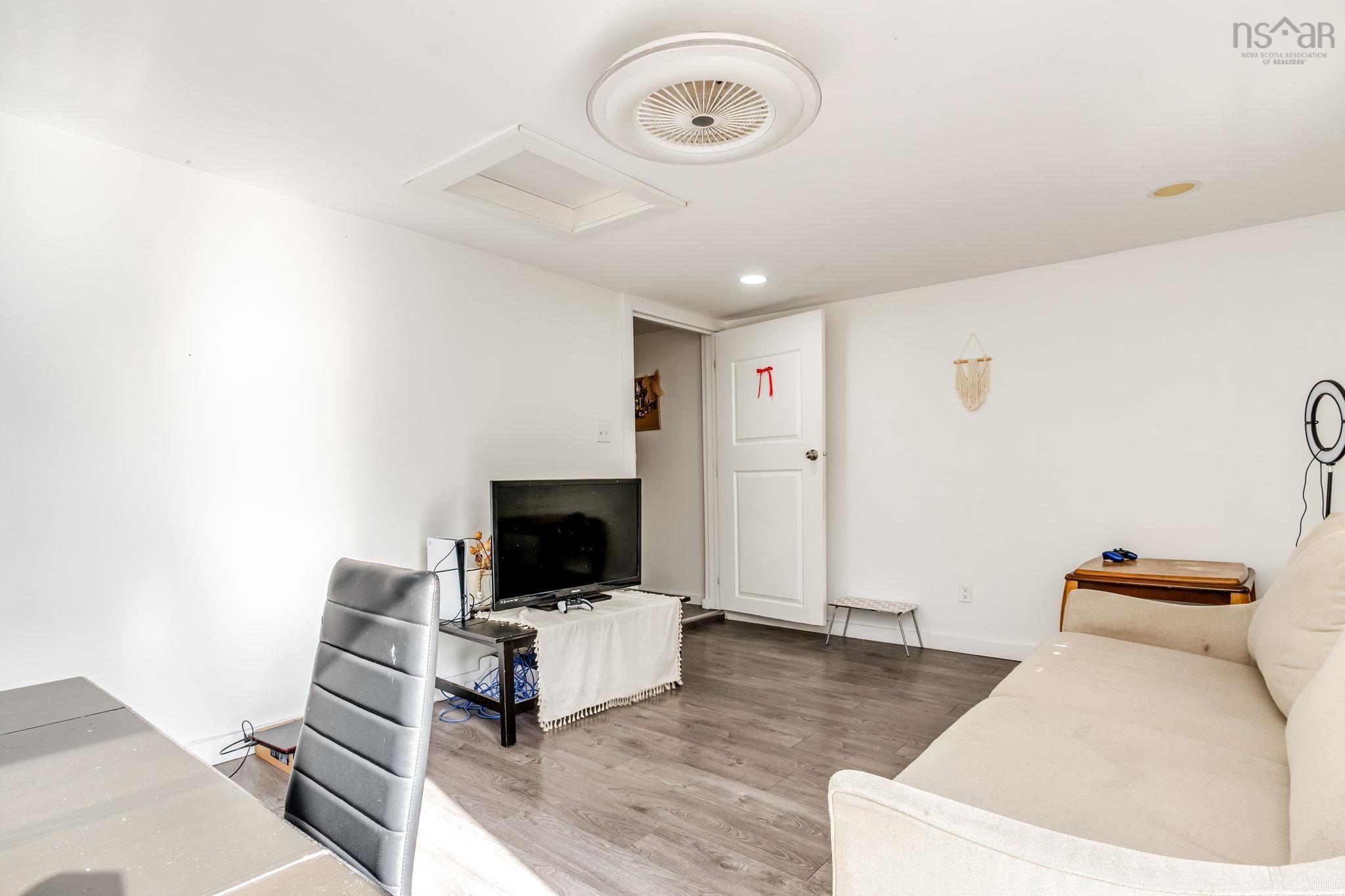 View image 11
