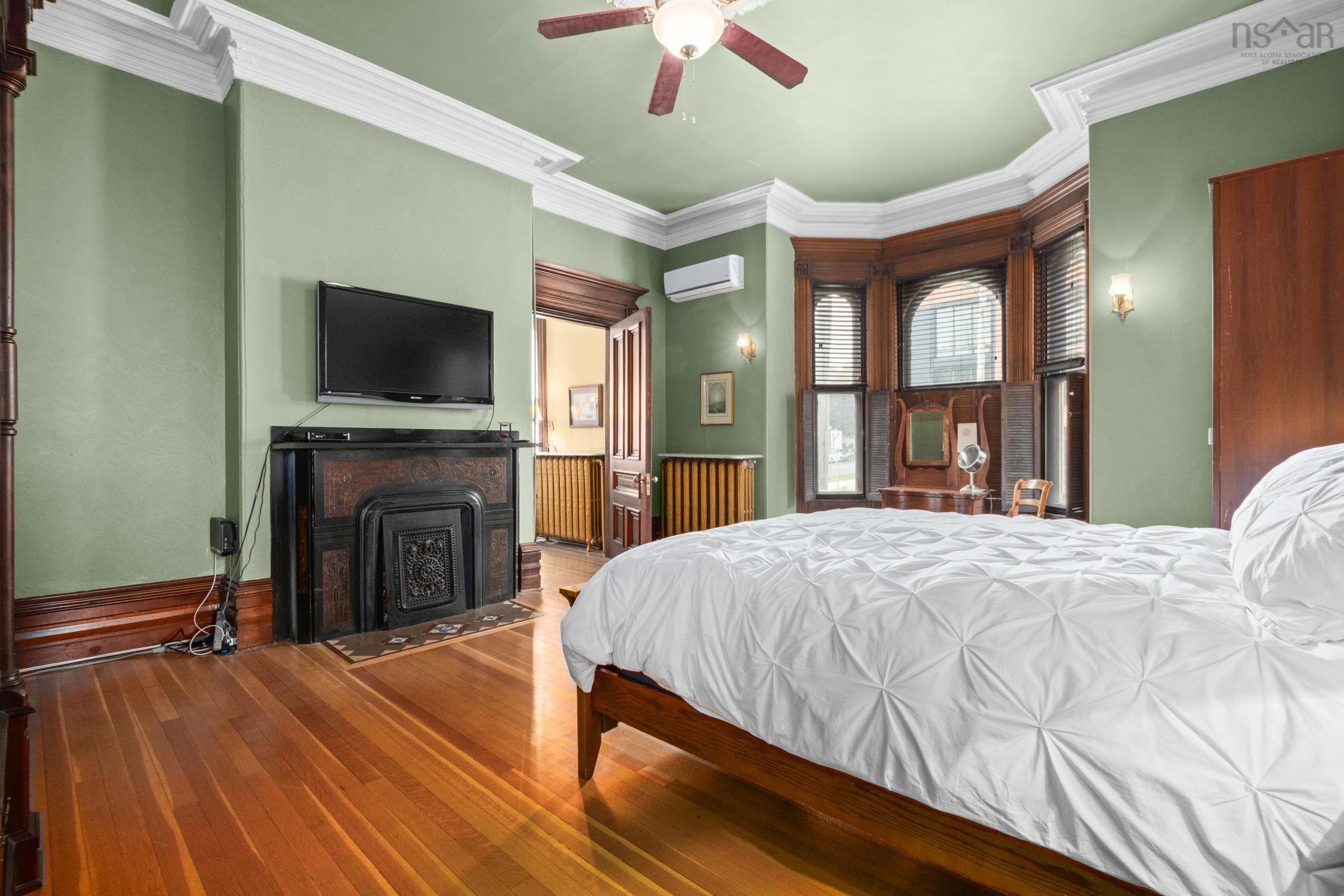 View image 12