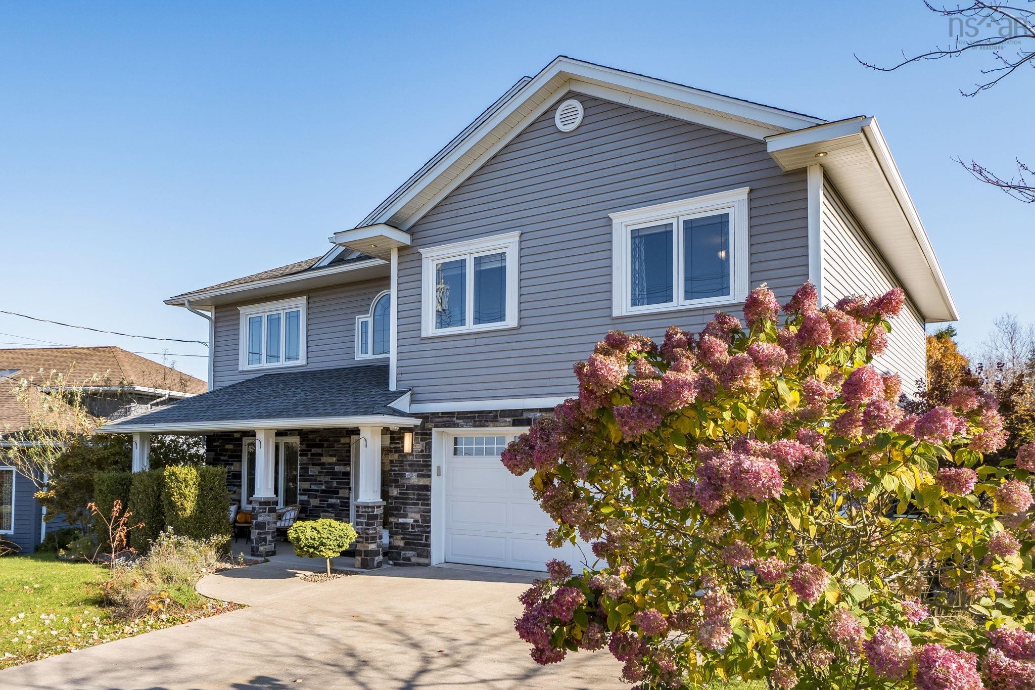 Thumbnail image for 114 Maplewood Drive MLS<sup>®</sup> 202627073