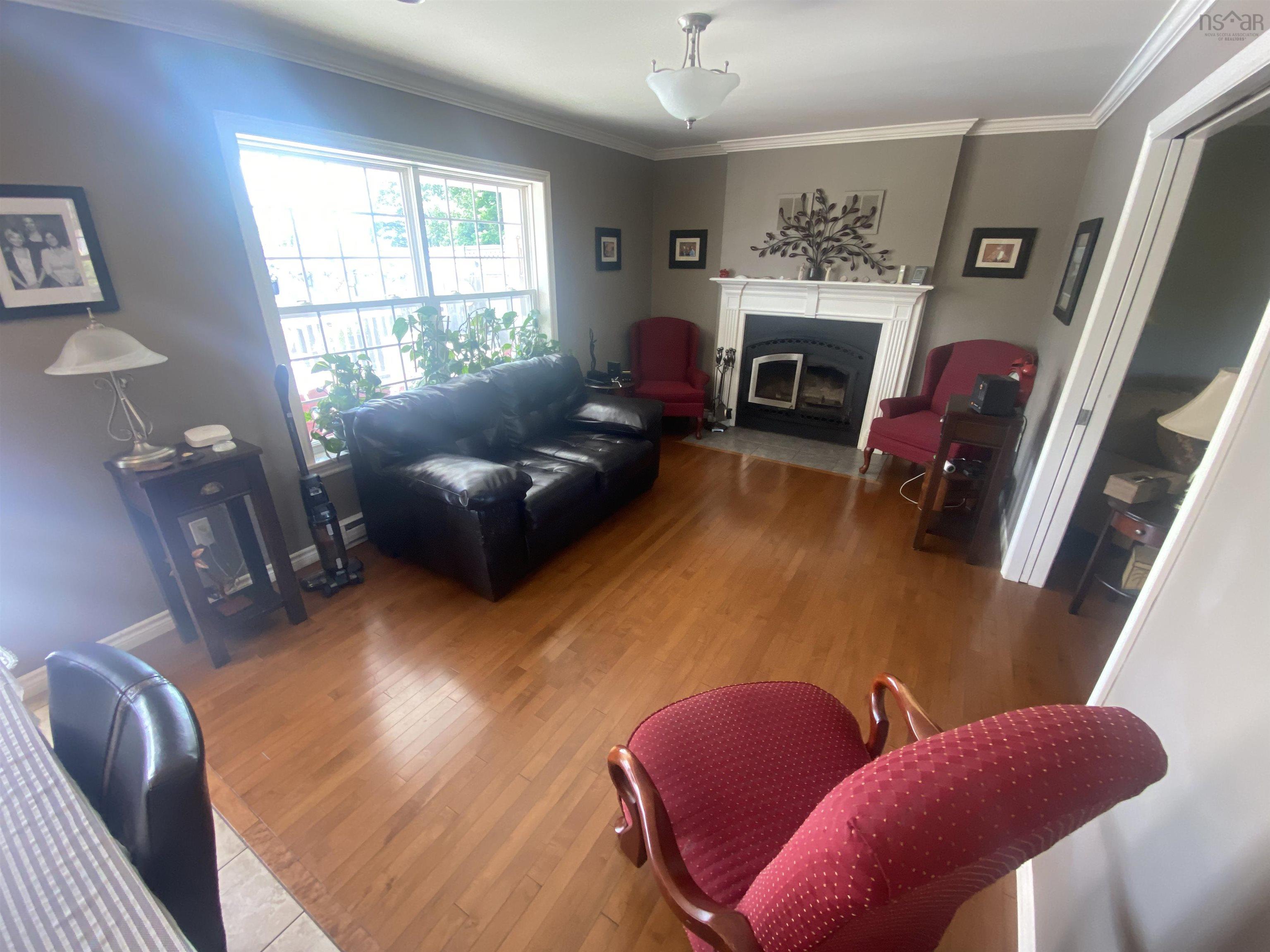 Thumbnail image for 707 Bernard Street MLS<sup>®</sup> 202416804