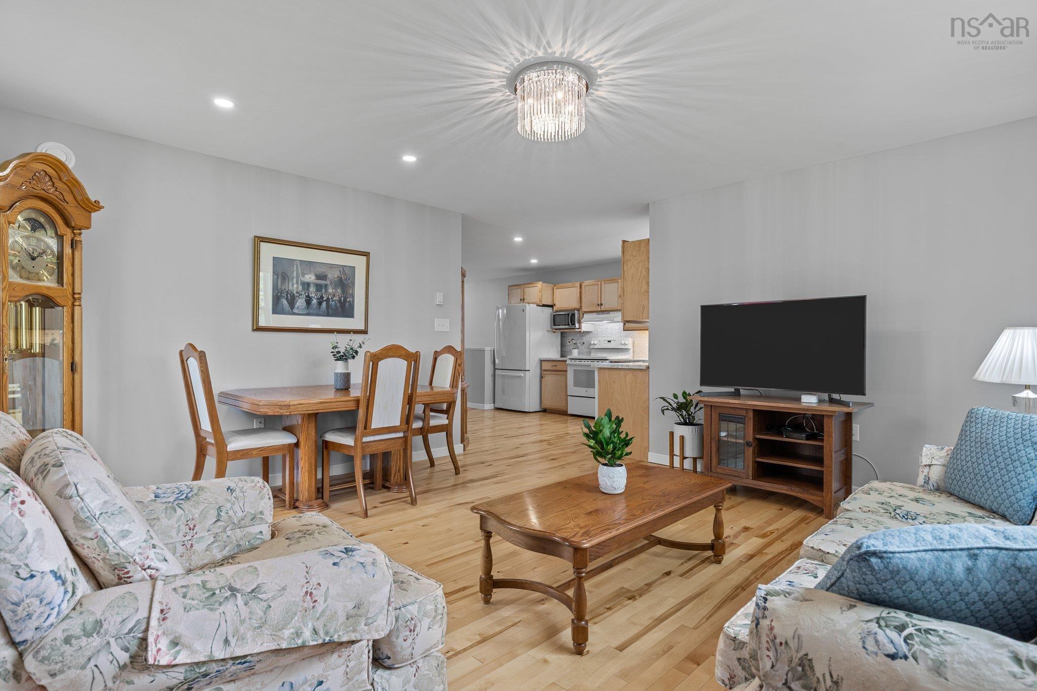 Thumbnail image for 327 East Torbrook Road MLS<sup>®</sup> 202503614