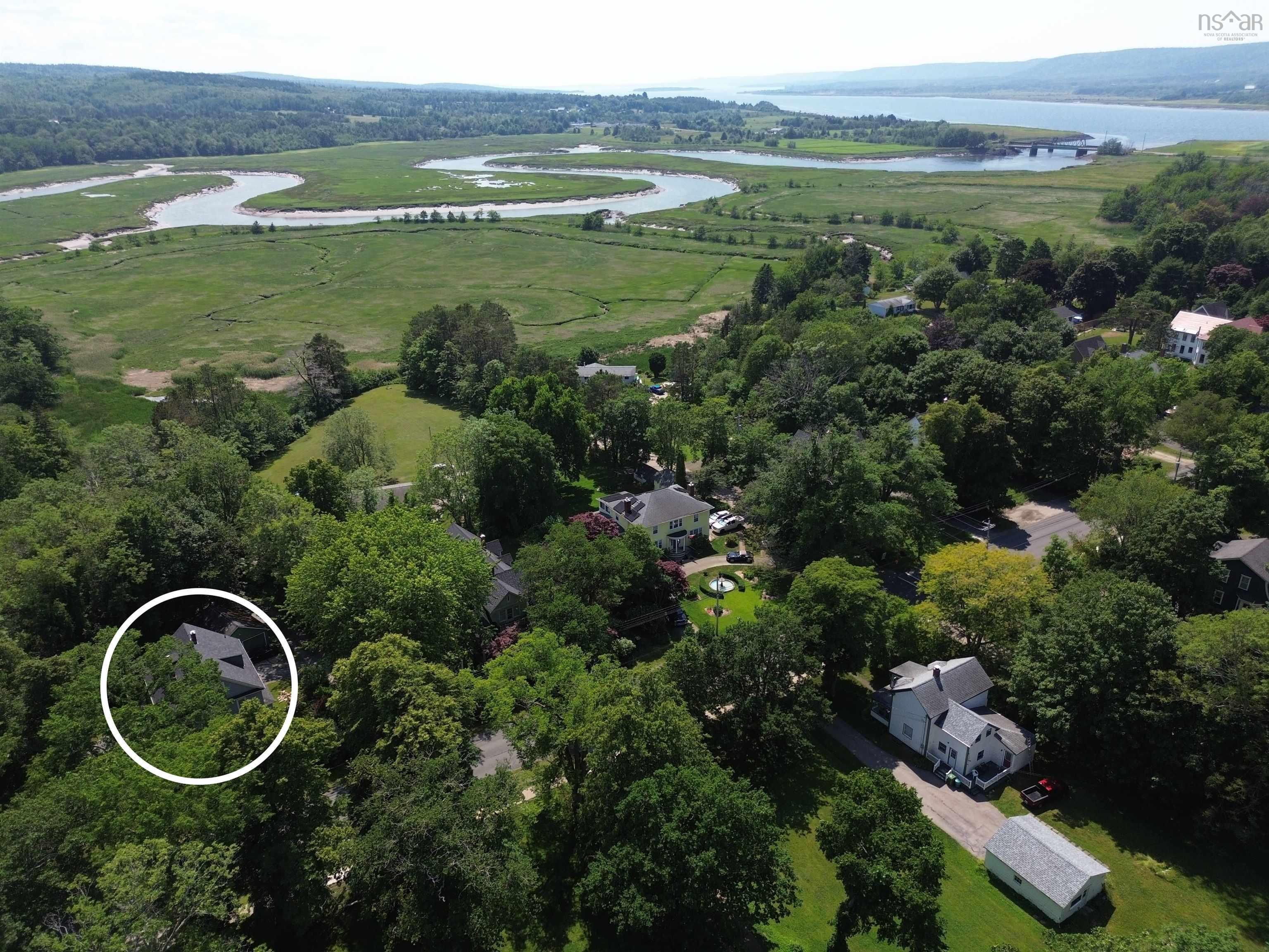 Thumbnail image for 703 Saint George Street MLS<sup>®</sup> 202506114