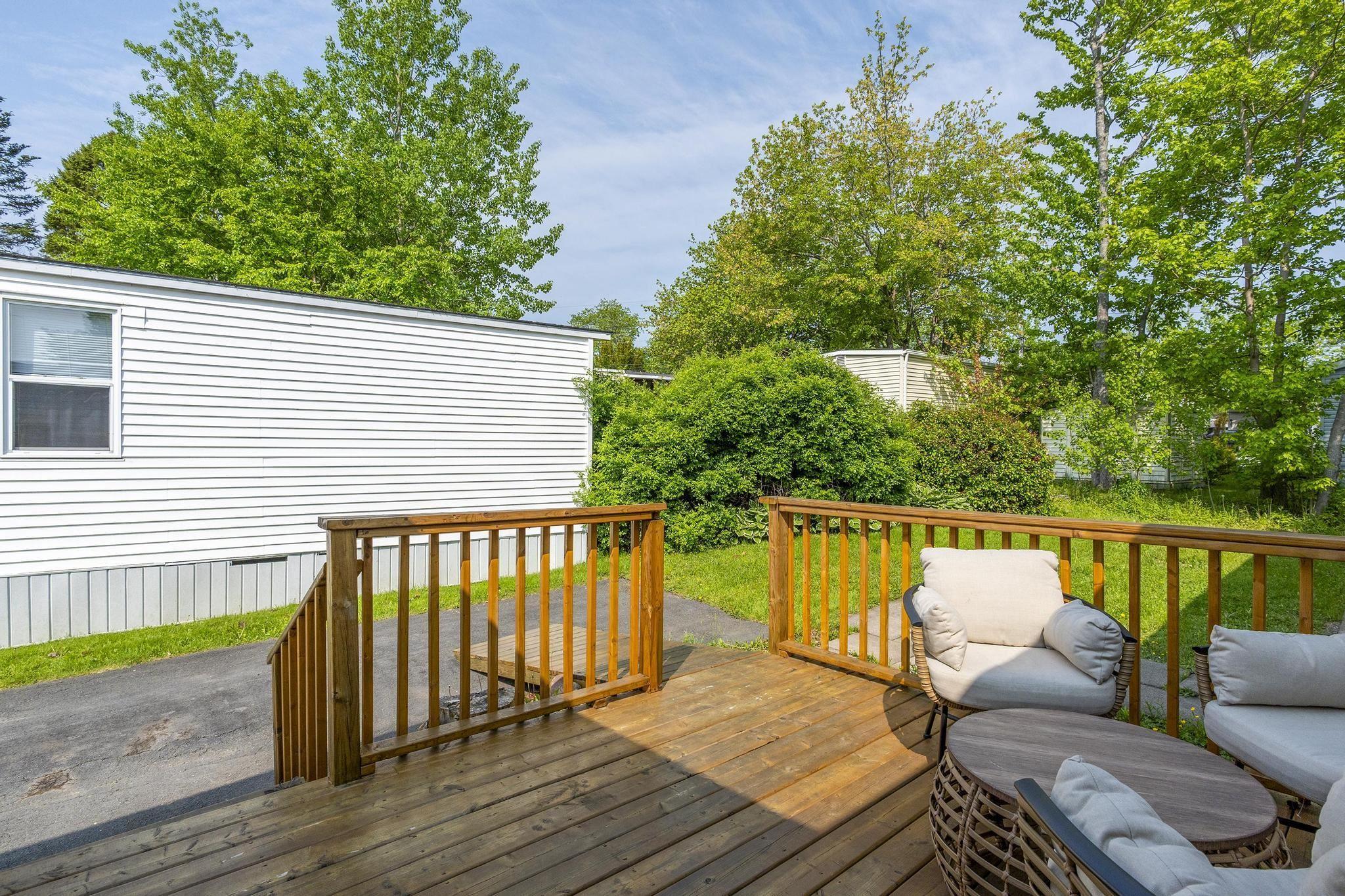 Thumbnail image for 1147 Susan Drive MLS<sup>®</sup> 202514829