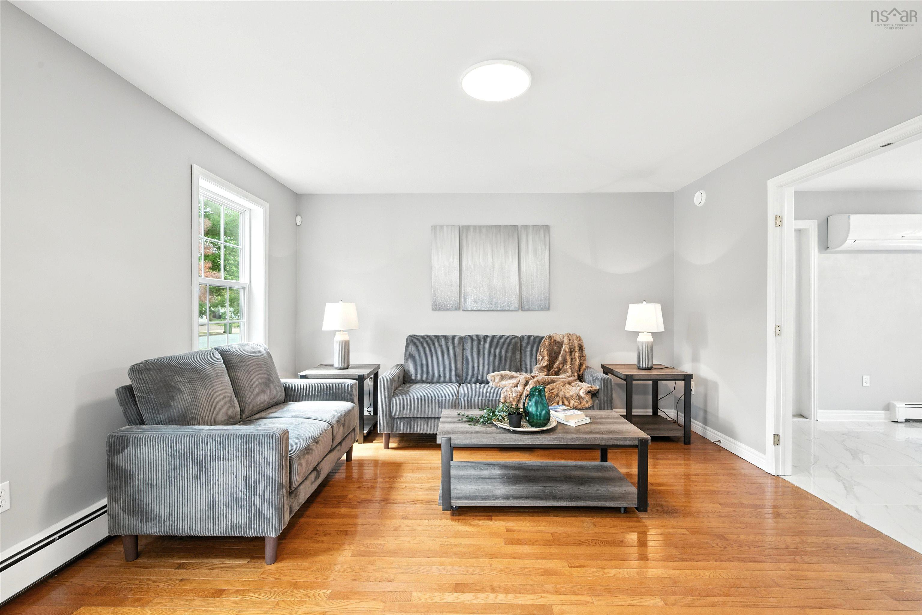 Thumbnail image for 9 Roxbury Crescent MLS<sup>®</sup> 202519499