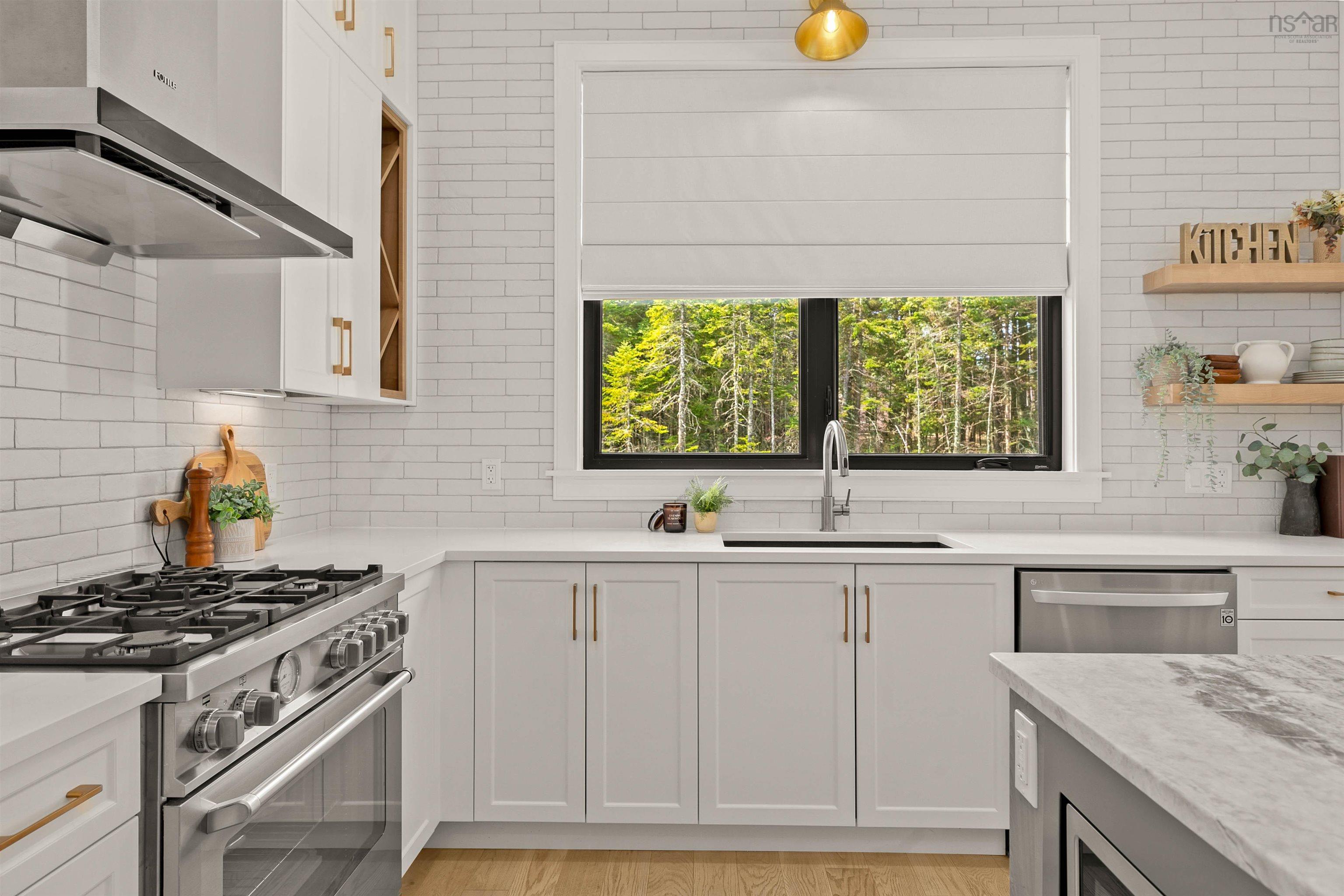 Thumbnail image for 709 Voyageur Way MLS<sup>®</sup> 202522433