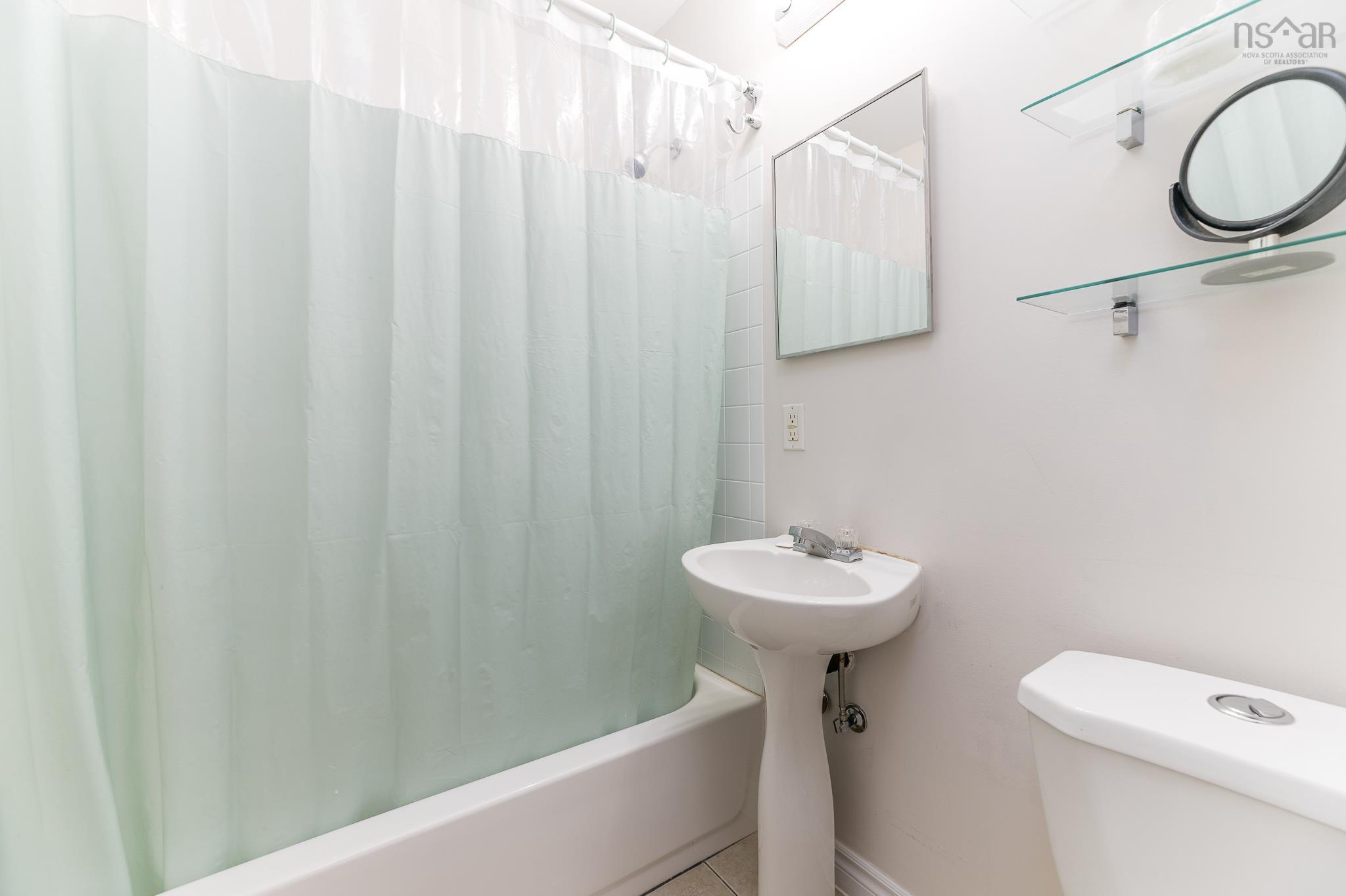 Thumbnail image for 39 Russell Street MLS<sup>®</sup> 202522606