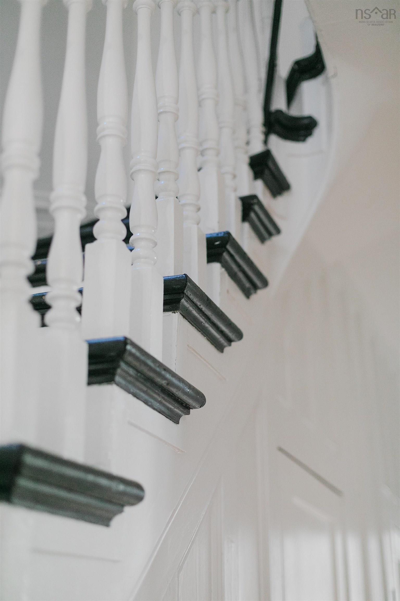 Thumbnail image for 1056 Lucknow Street MLS<sup>®</sup> 202523828