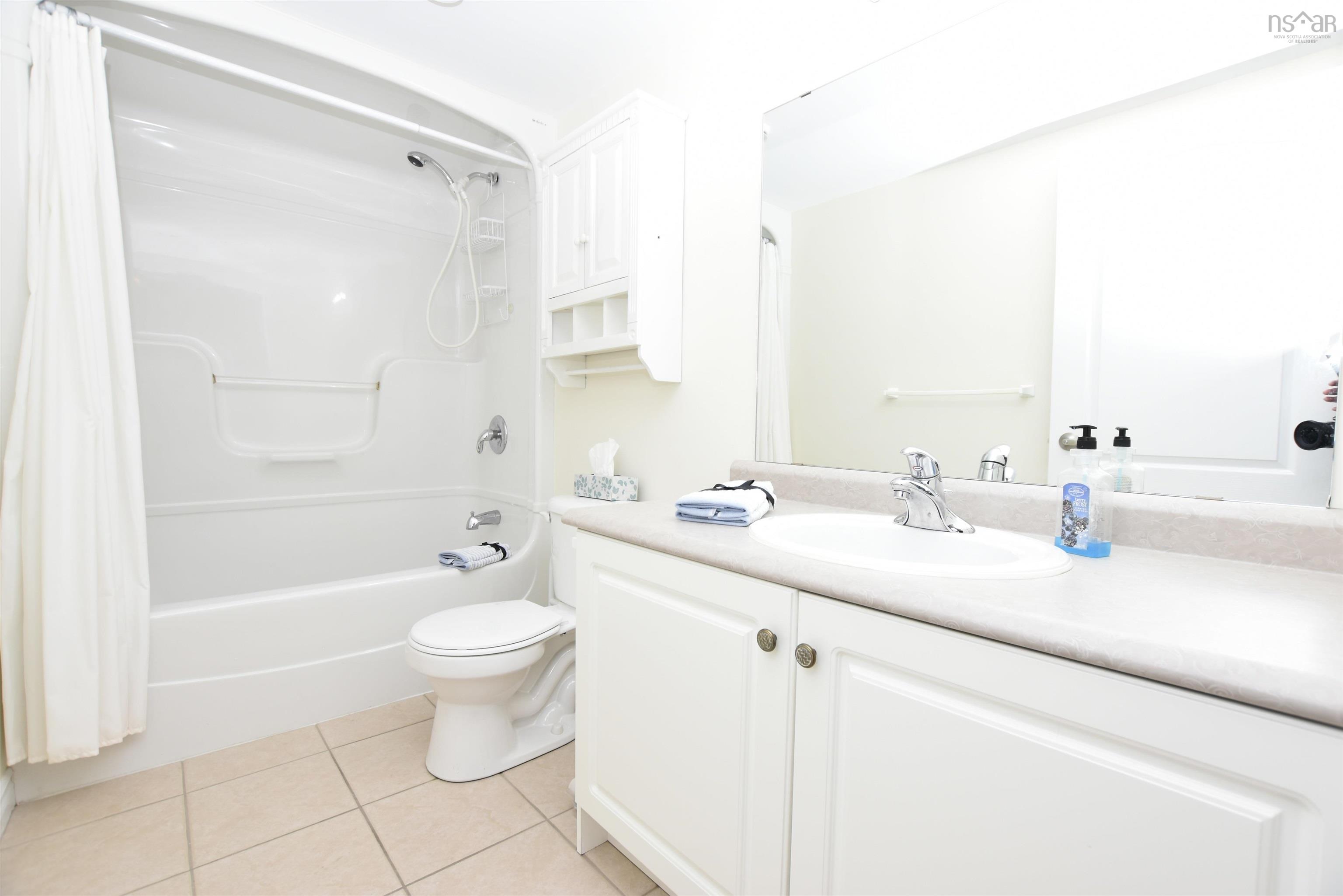 Thumbnail image for 105 40 Regency Park Drive MLS<sup>®</sup> 202524647