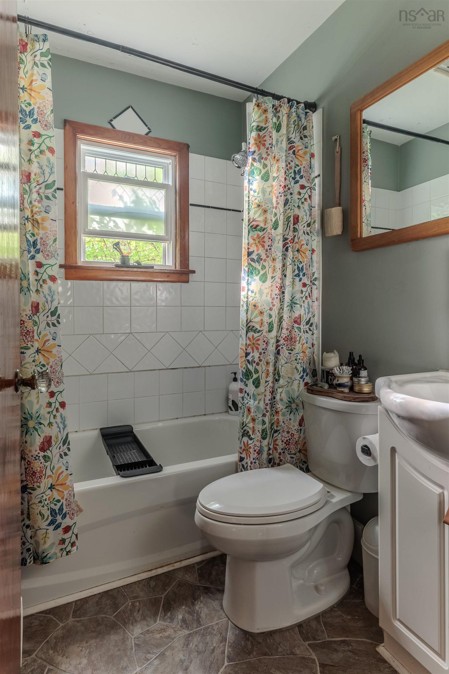 Thumbnail image for 7142 Abbott Drive MLS<sup>®</sup> 202525478