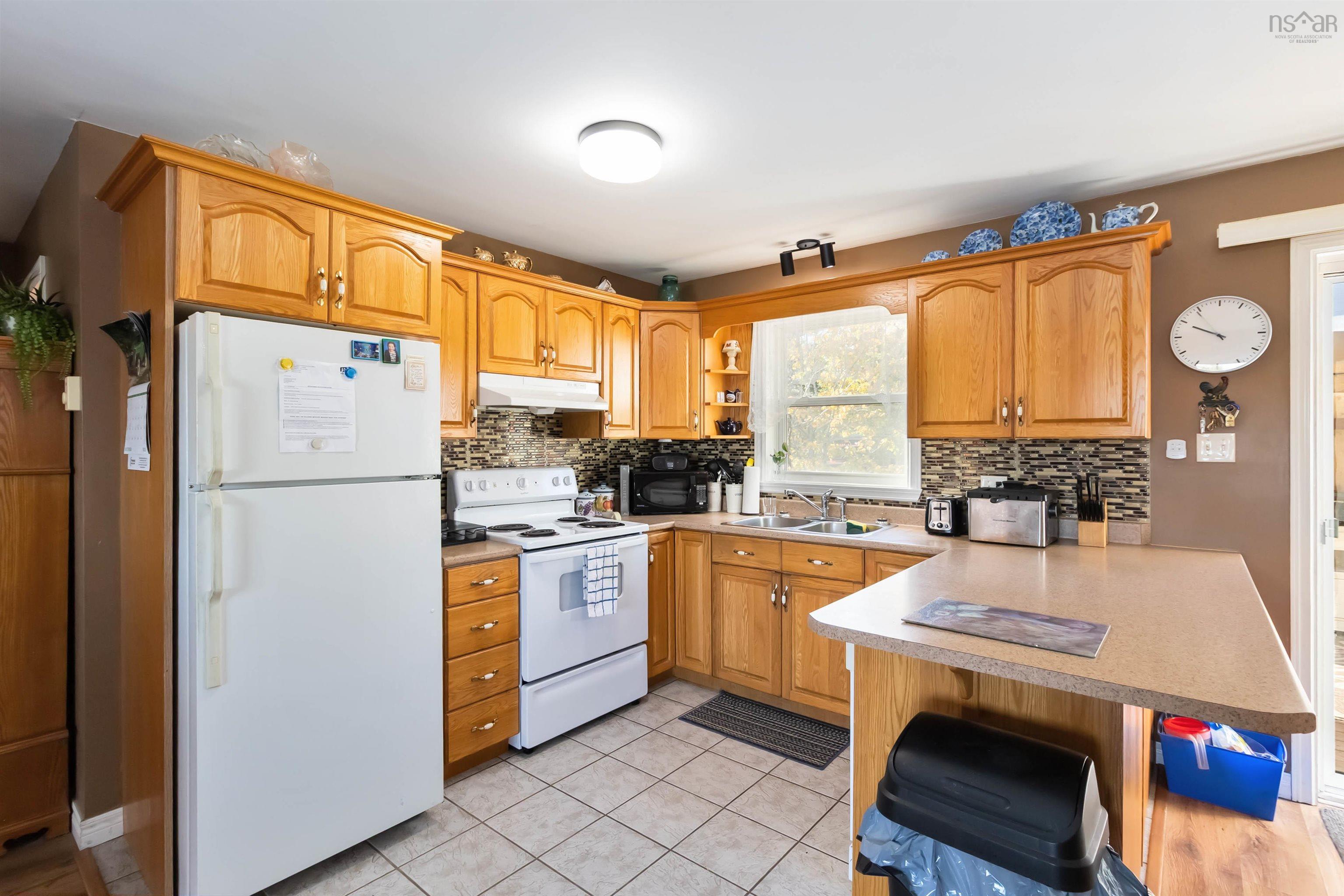 Thumbnail image for 45 Grove Avenue MLS<sup>®</sup> 202525922