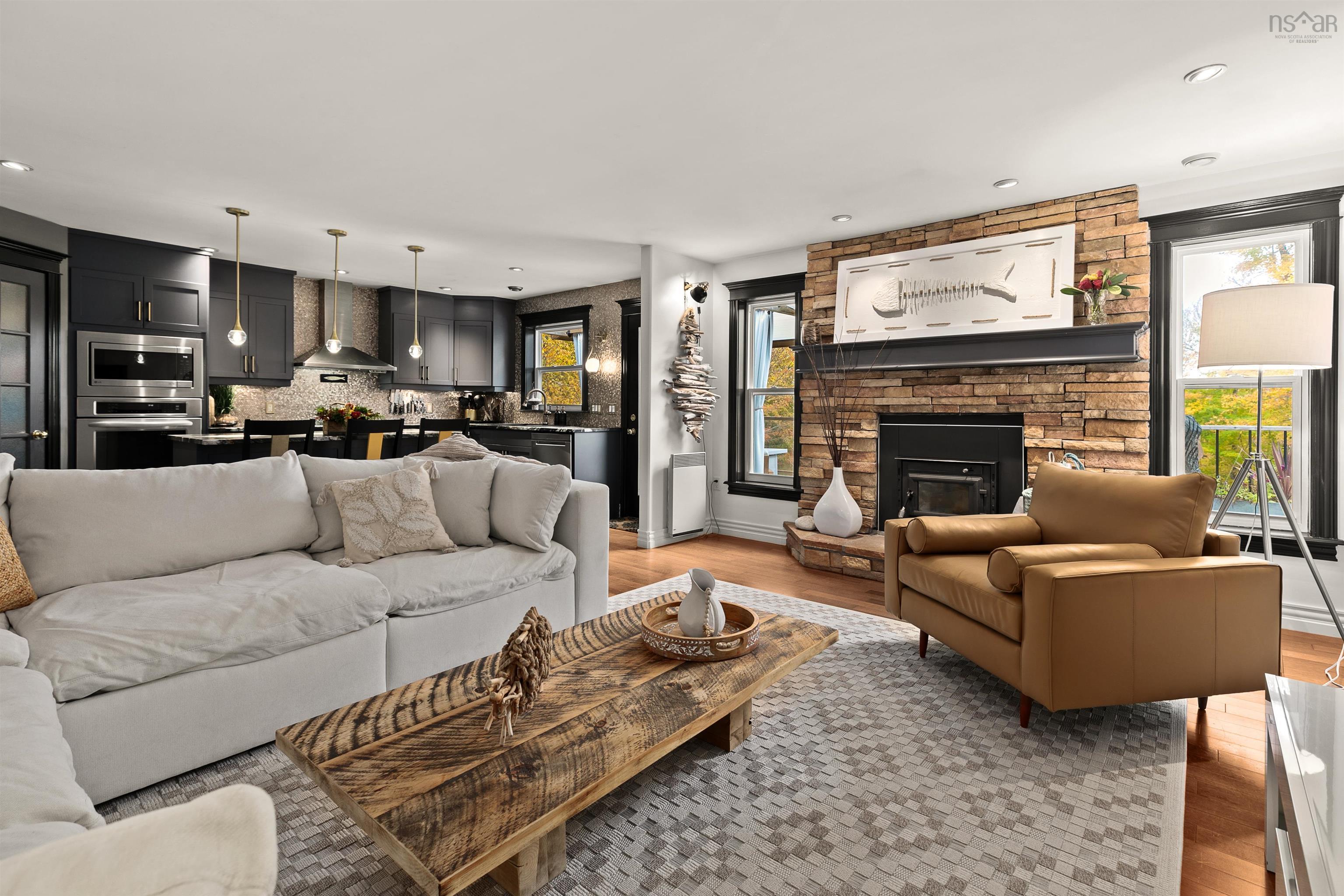 Thumbnail image for 390 Gleneagles Drive MLS<sup>®</sup> 202526235